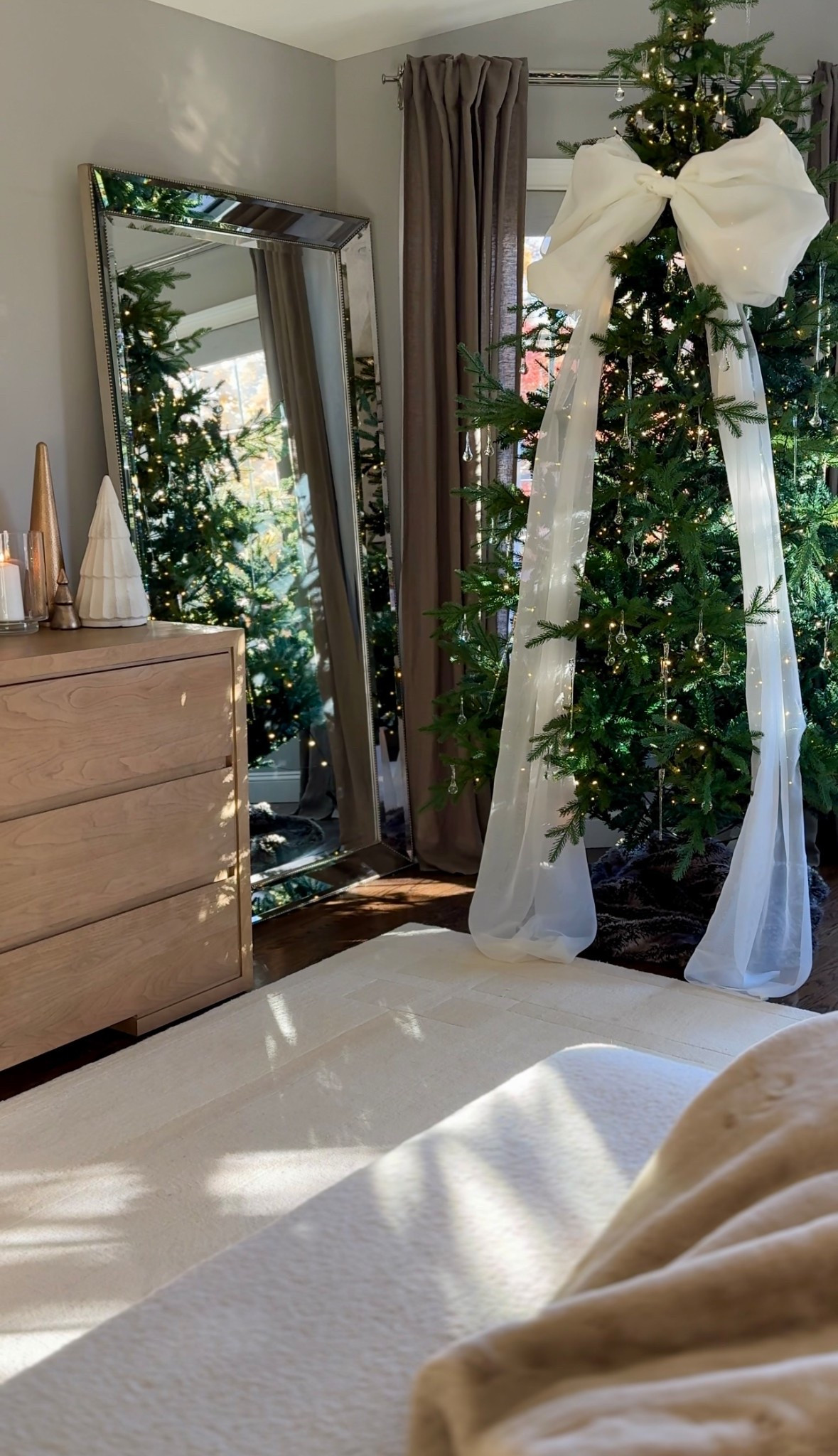 Master bedroom
Holiday bow Crystal tree

Holiday countdown, Amazon tree, Christmas tree

#masterbedroom #tree #bow #ornaments #icicletree #holiday #decor #ltkstyletip #ltkfindsunder50

#LTKHoliday #LTKSeasonal #LTKHome