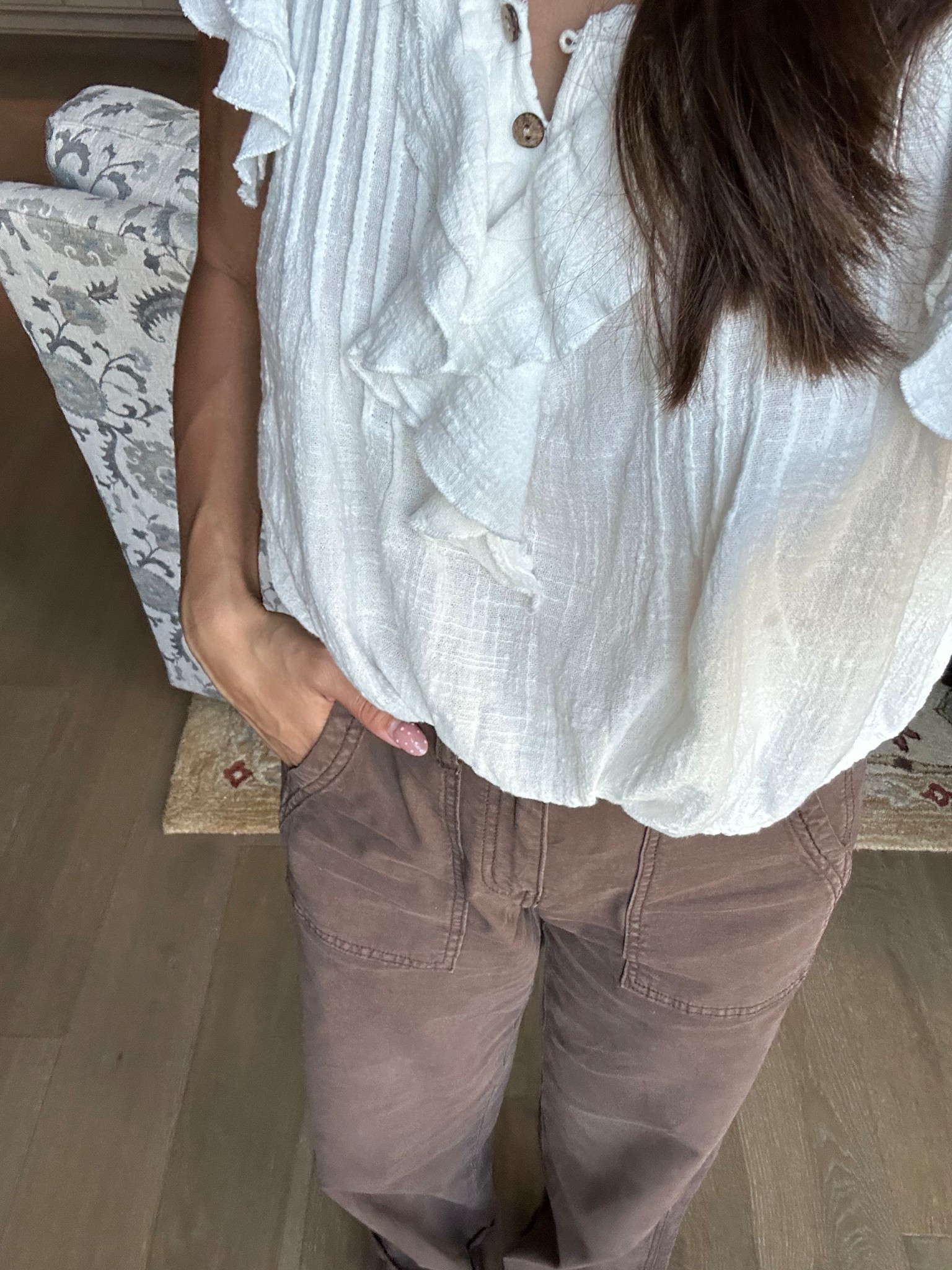 White staple top to go with everything. Paired with brown jeans. 

#LTKFindsUnder50 #LTKStyleTip #LTKPetite