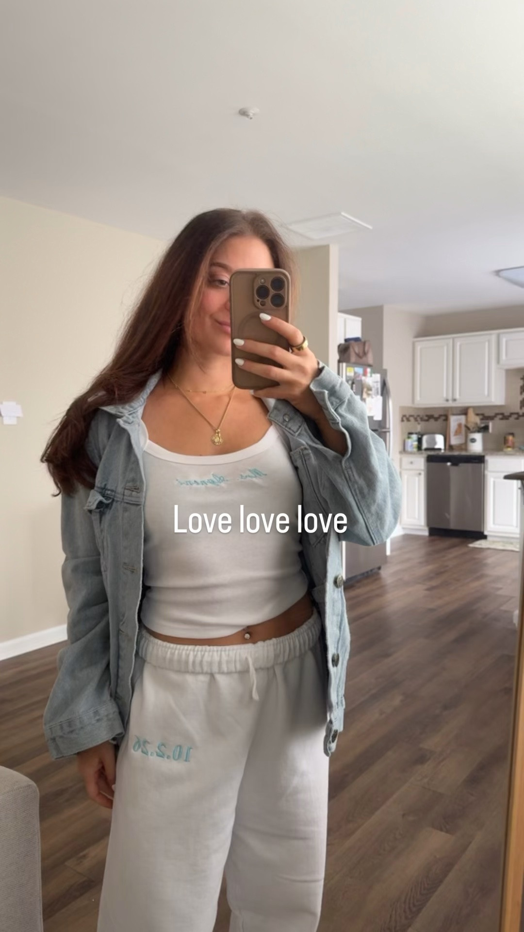 Airport fit🤍💍🤠
Top and sweatpants from Etsy and jacket from Nuuly but linked a similar Amazon one!