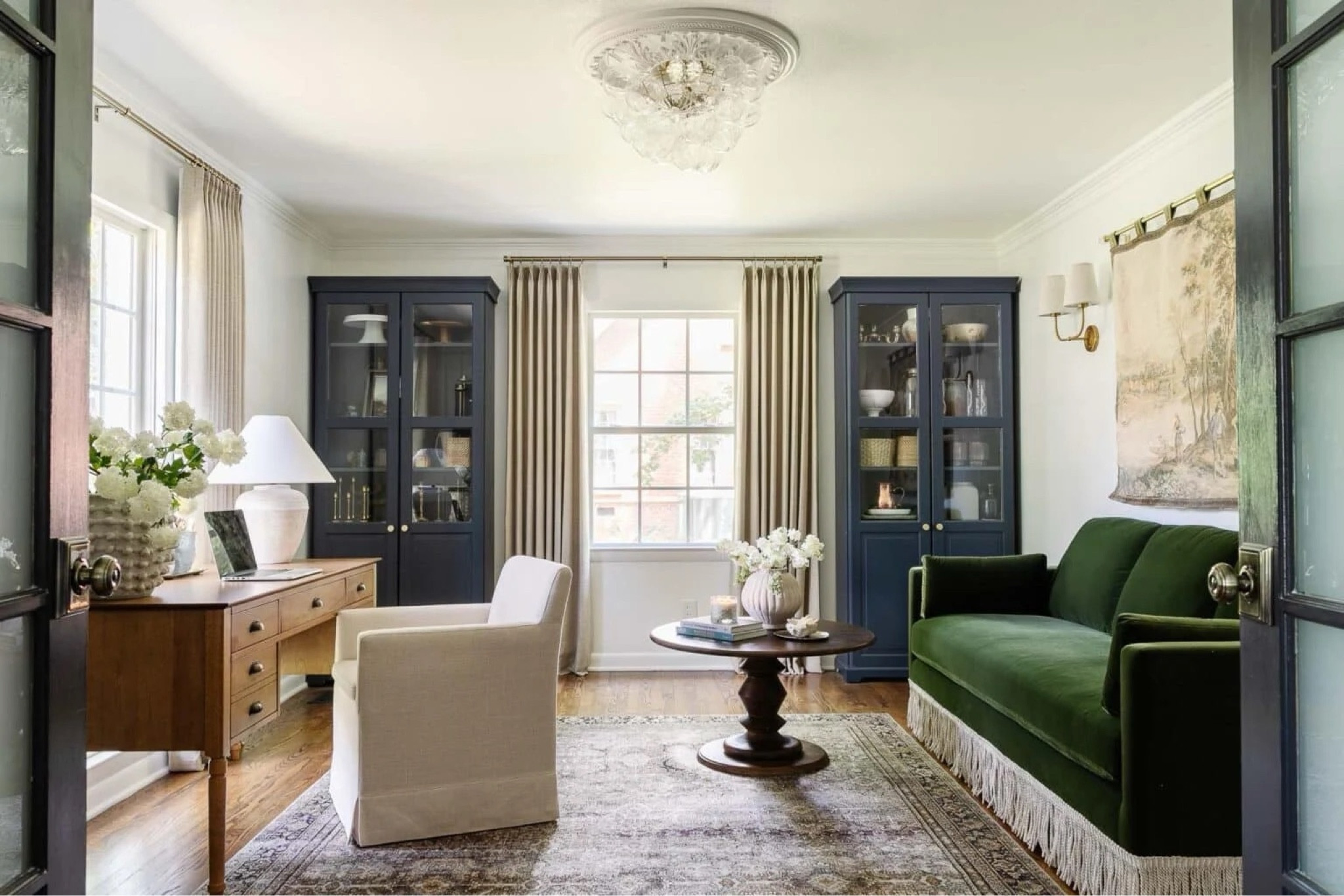 The charcoal olive Layla will always be our favorite Loloi rug 🤎 

Loloi rug, traditional rug, sofa, office decor, chair

#LTKHome