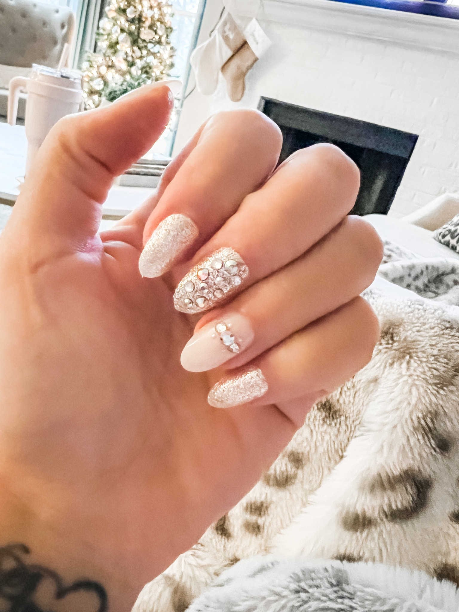 Sparkly press on manicure

#LTKbeauty #LTKFind #LTKHoliday