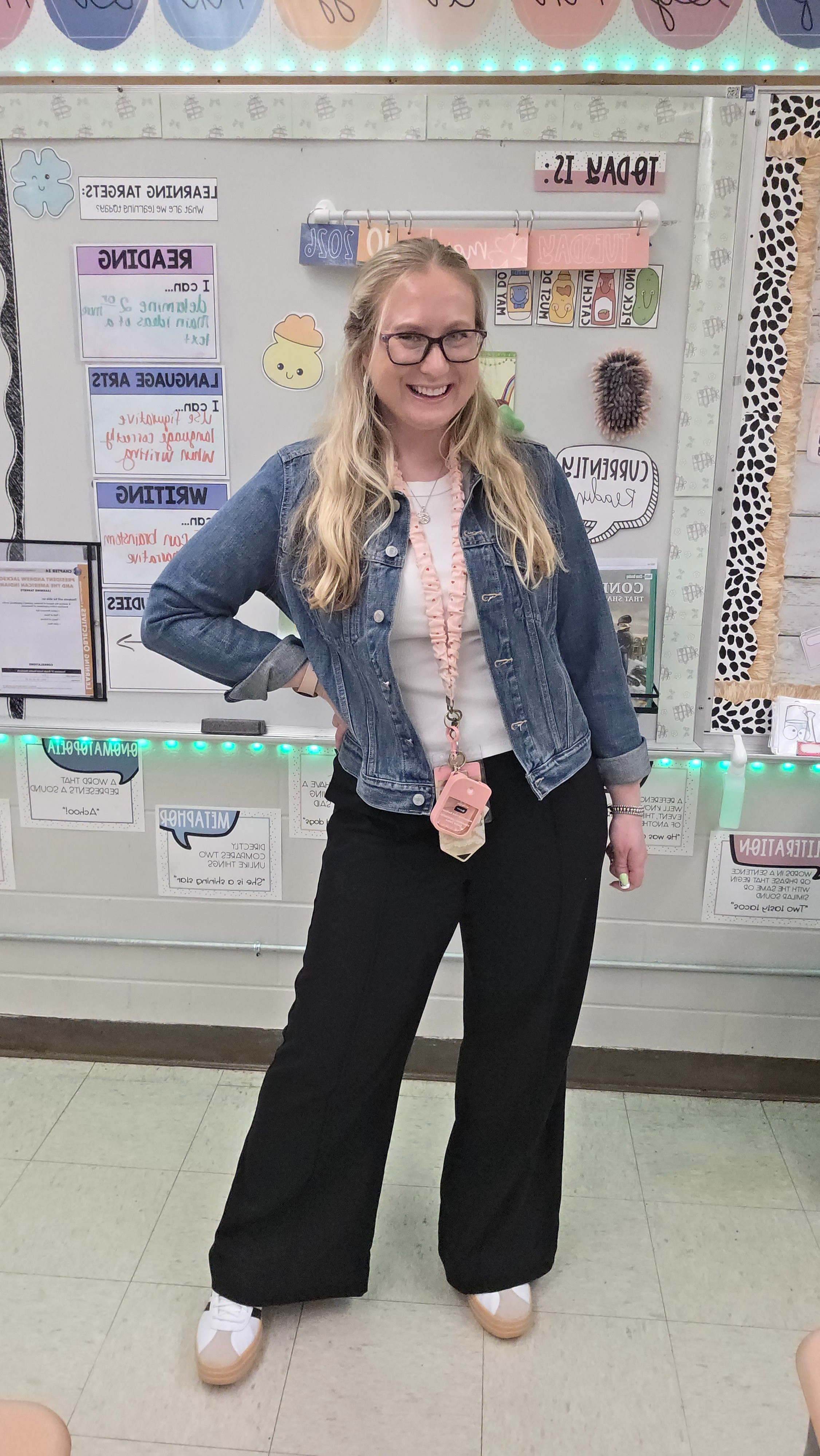 Teacher Outfit of the Day—🙌This outfit was so comfortable and will be a hard one to beat this week. I feel it's just a classic look that you can't go wrong with.

#LTKootd #LTKMidsize #LTKWorkwear