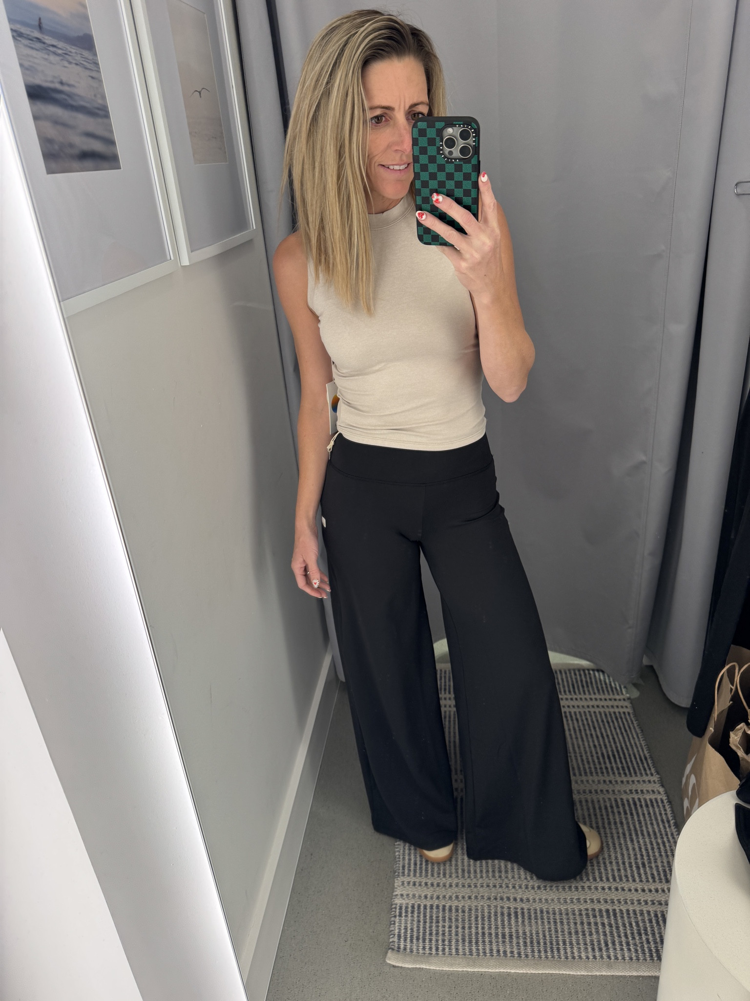 Because I live in clothes that let me move. I’m loving these wide leg leggings. And this new tank just arrived in stores.

#MomOutfits  #vuori #SpringOutfits #WeekendOutfits

#LTKTravel #LTKmomlife #LTKActive