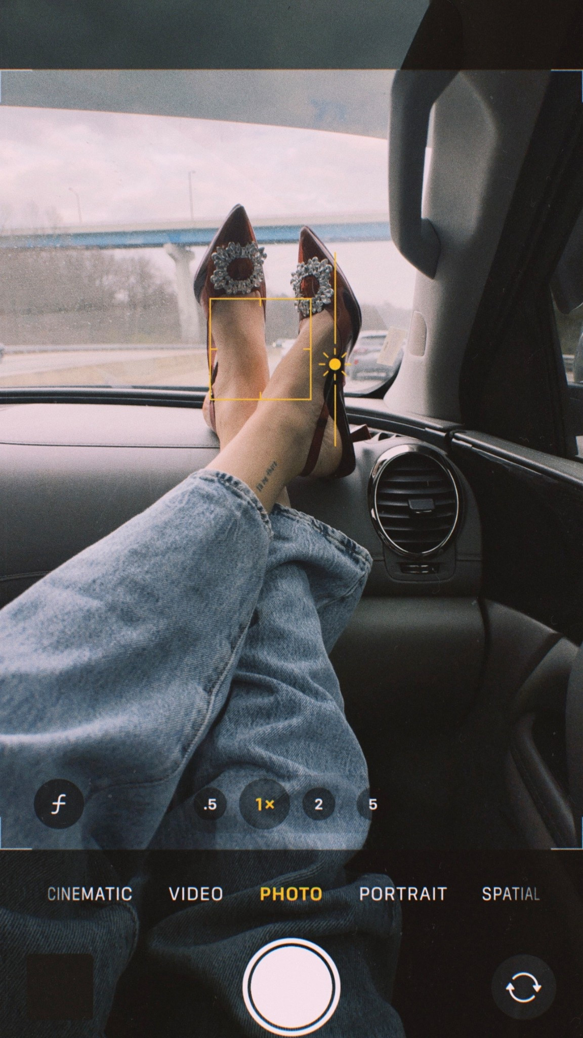 kitten heels always💫 

i’ll never pass up a burgundy heel 