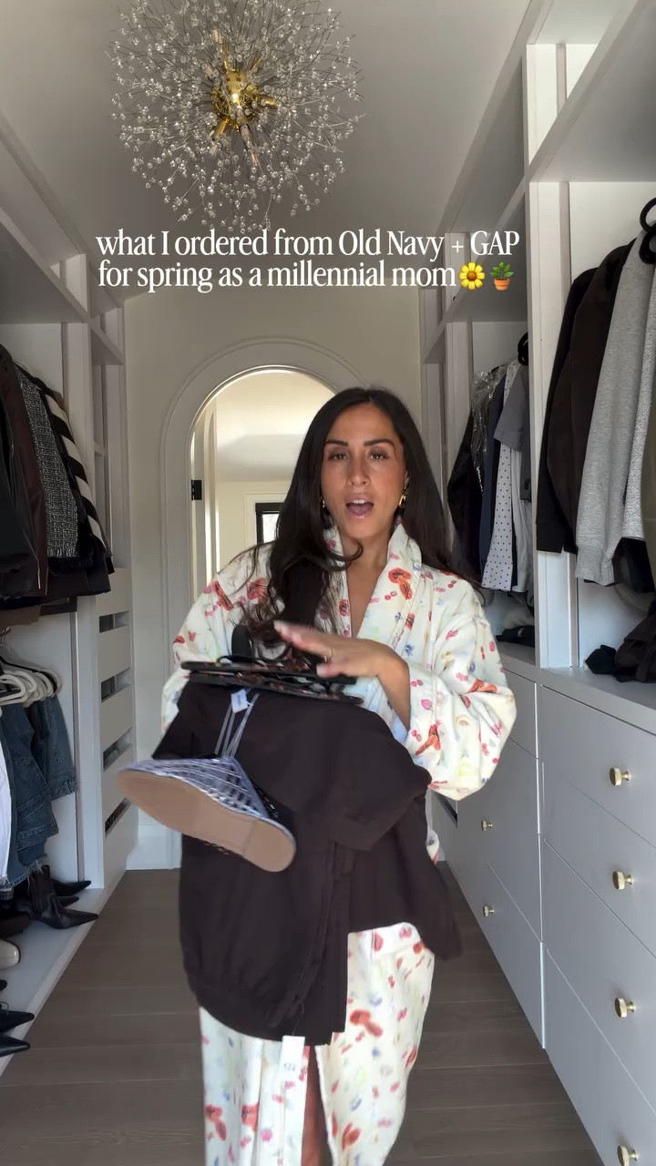 a little spring outfit inspo🪴🌼 a chocolate brown linen set is so versatile, I cannot wait to wear 🤎 and the shoes are perfect and so inexpensive 👌🏼 let me know if you want the links xx 

Millennial mom, mom style, spring fashion