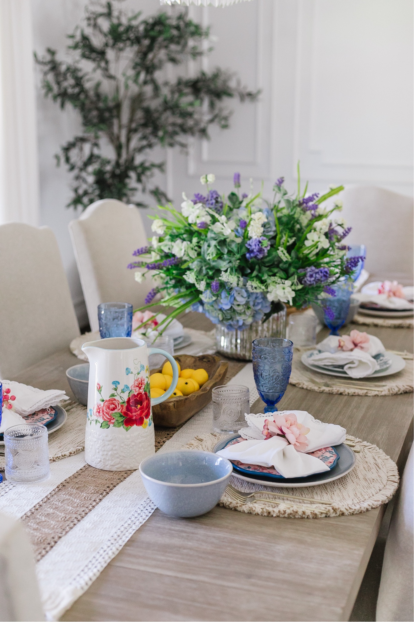 Transform your summer gatherings with a stunning tablescape that doesn’t break the bank! 🌞✨ All items from Walmart, proving you can achieve an elevated look affordably. From chic dinnerware to stylish centerpieces, create a warm and inviting atmosphere for your guests this season. #SummerVibes #AffordableElegance #WalmartFinds