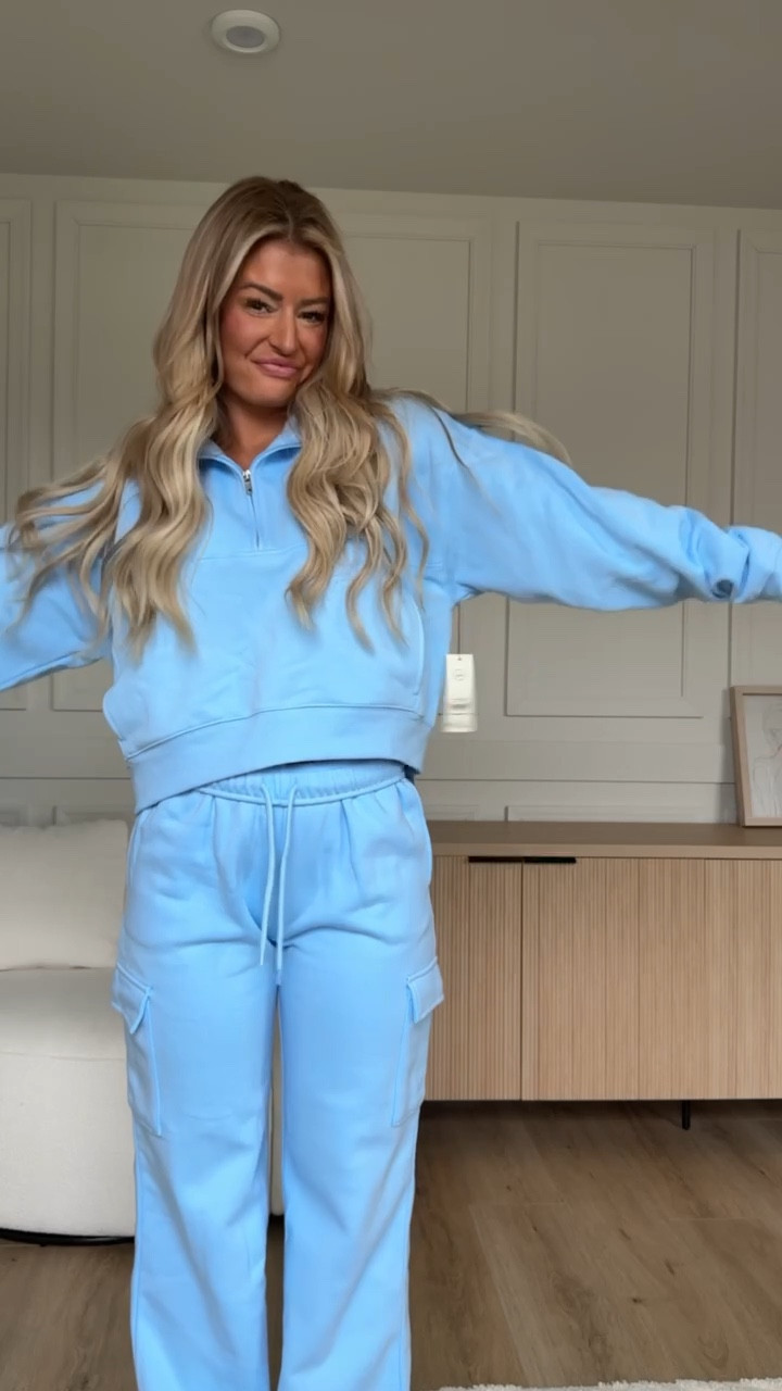  Loungewear has been all I’ve been reaching for lately! Especially during the colder months ! 

#walmart #walmartfashion #loungewear #momoutfit #comfystyle



#LTKootd #LTKFindsUnder50 #LTKmomlife