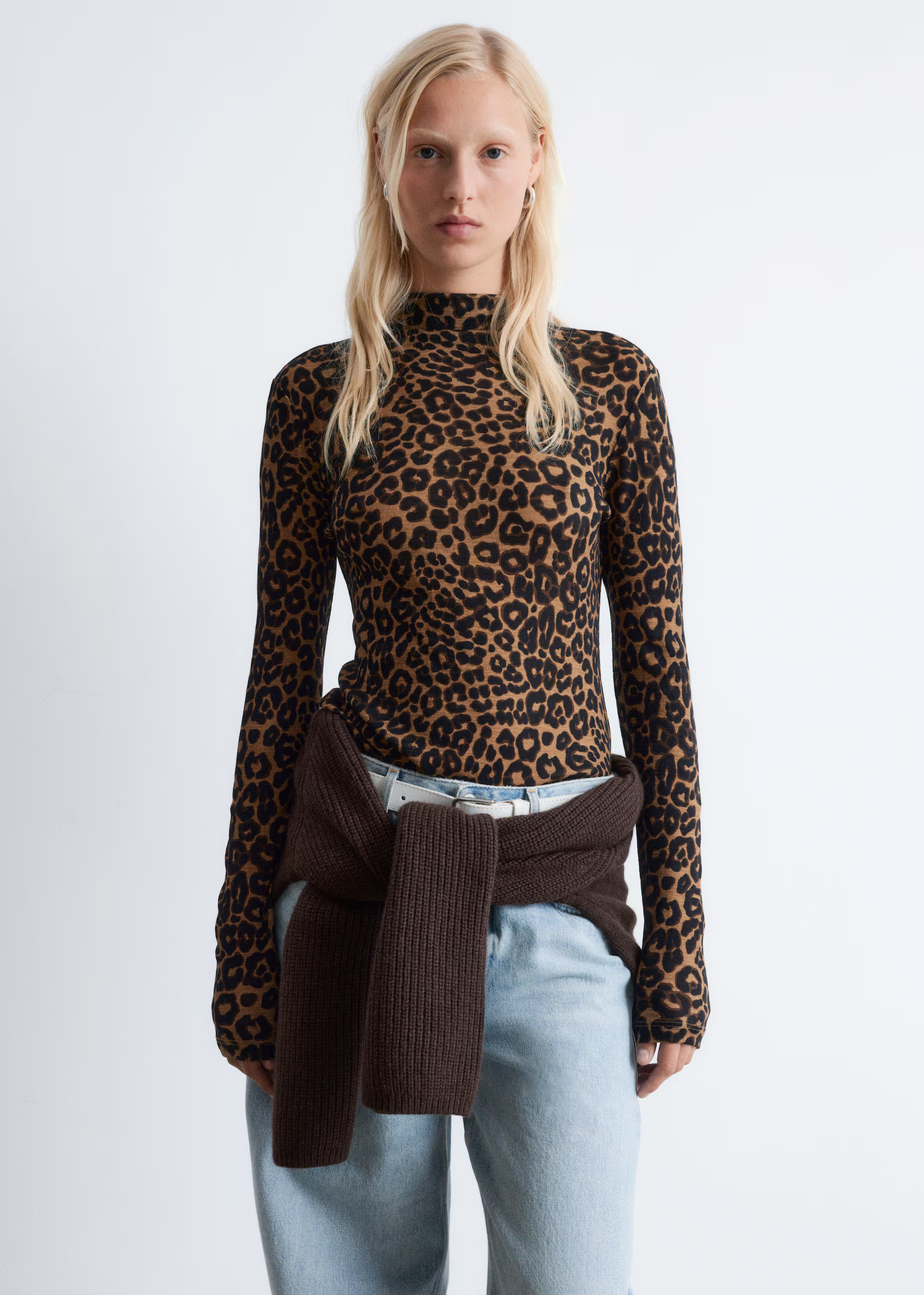 Top met opstaande boord | H&M (DE, AT, CH, NL, FI)