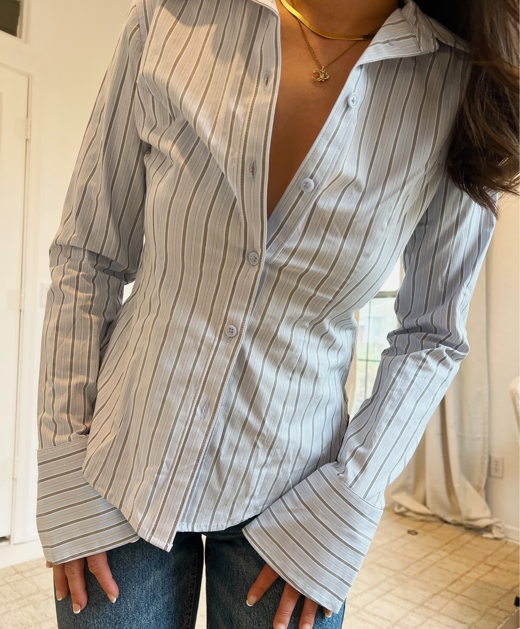 Striped women’s button up 
Look at those cuffs 😍

Size xs shirt
Size 2 jeans



#LTKStyleTip #LTKWorkwear #LTKFindsUnder50