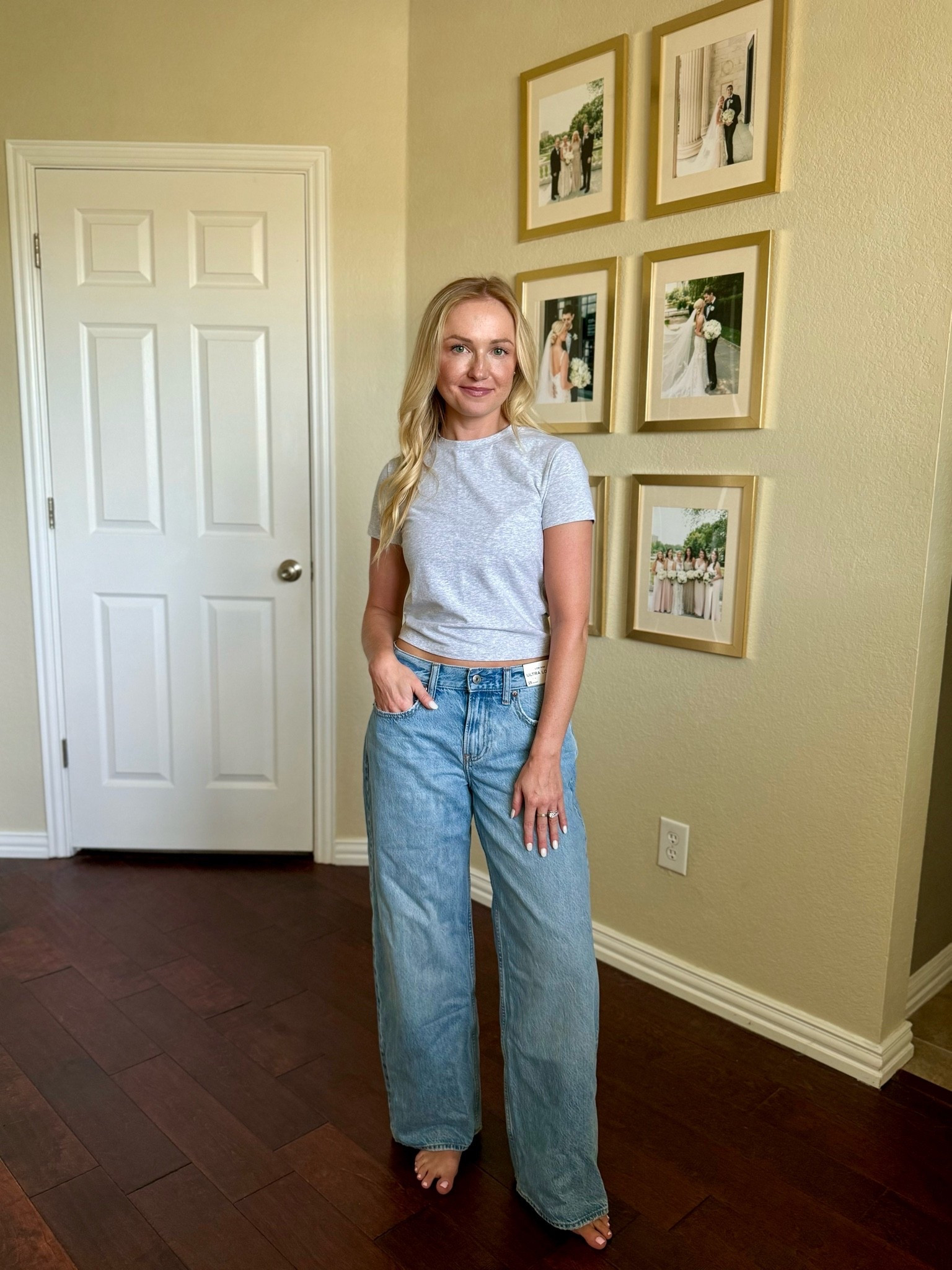 Low rise ultra loose jeans! Wearing a 25S