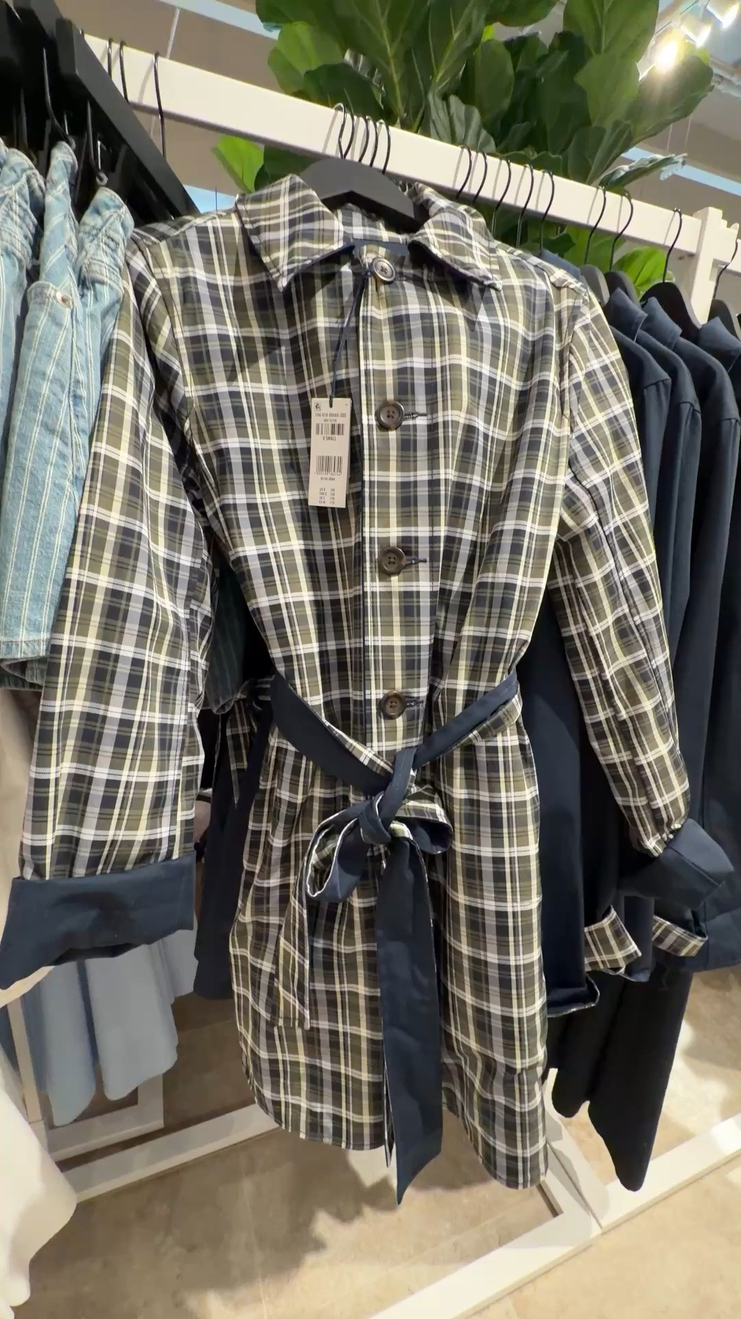 Love a piece that works twice as hard! 😍 The Abercrombie Reversible Mac Coat combines a classic tartan print on one side with a sophisticated dark indigo finish on the other. 💙 Timeless, versatile, and perfect for transitioning between seasons. 🙌🏻 Such a great investment jacket you’ll reach for year after year. Linked it here! 🧥 @abercrombie #trenchcoat #classicstyle #jacket

#LTKxAbercrombie #LTKWorkwear #LTKSaleAlert