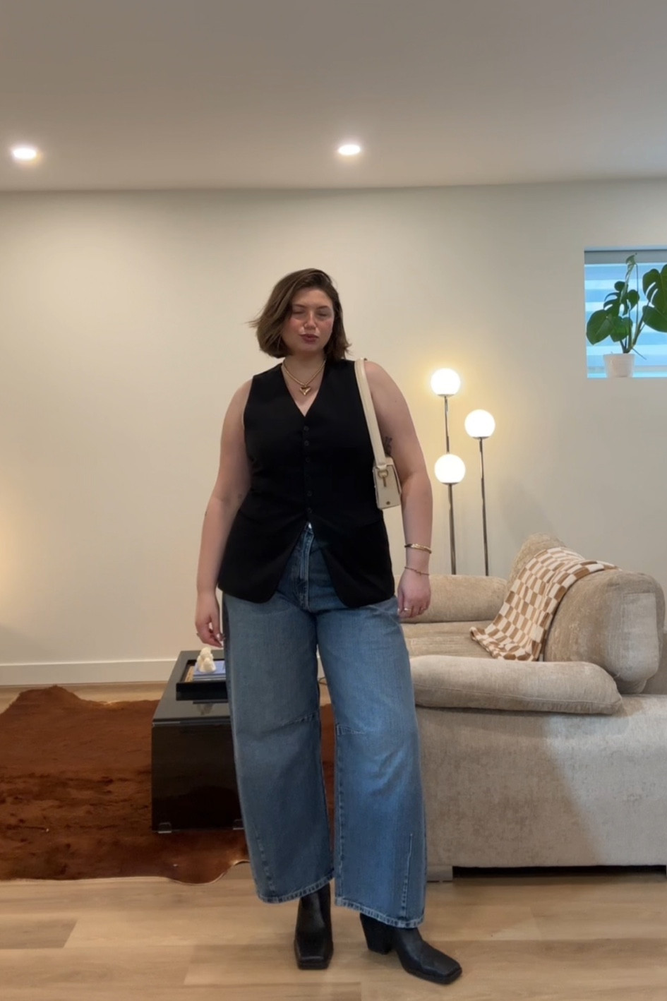 barrel jeans, midsize outfit 

#LTKcurves #LTKmidsize #LTKstyletip