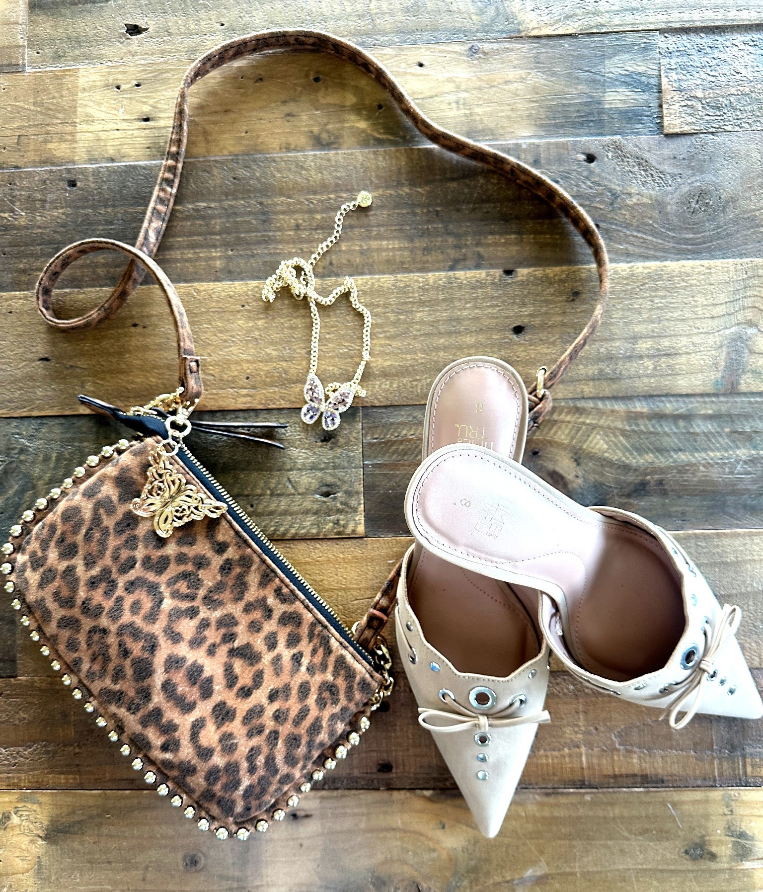 Luxe looks for less! 
Animal print purse ✨Weekend mood = neutrals with a pop of wild✨
Loving how these pointed mules + leopard crossbody bring effortless edge to any look. Finished it off with a little sparkle ✨🦋

Shop the look below + make it yours! 🤍

#LTKstyle #ootdinspo #neutralstyle #leopardprintlove #shophomewithme
