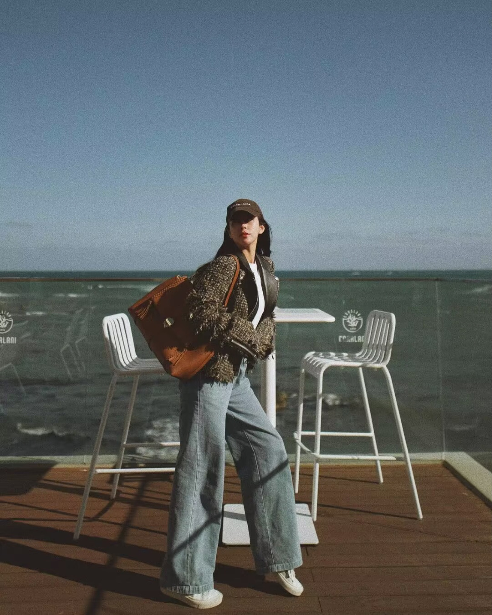 釜山海景咖啡廳，實在是太美了
完全讓人感到放鬆的地方

愛海的我，在這裡可以發呆一下午
看著海浪🌊 聽著海聲
吃著完美的甜點跟麵包🥯
實在是太幸福了
大家要把這裡記下來♥️

「코랄라니」CORALANI
#LTKtaiwan #LTKasia

#LTKstyletip #LTKitbag