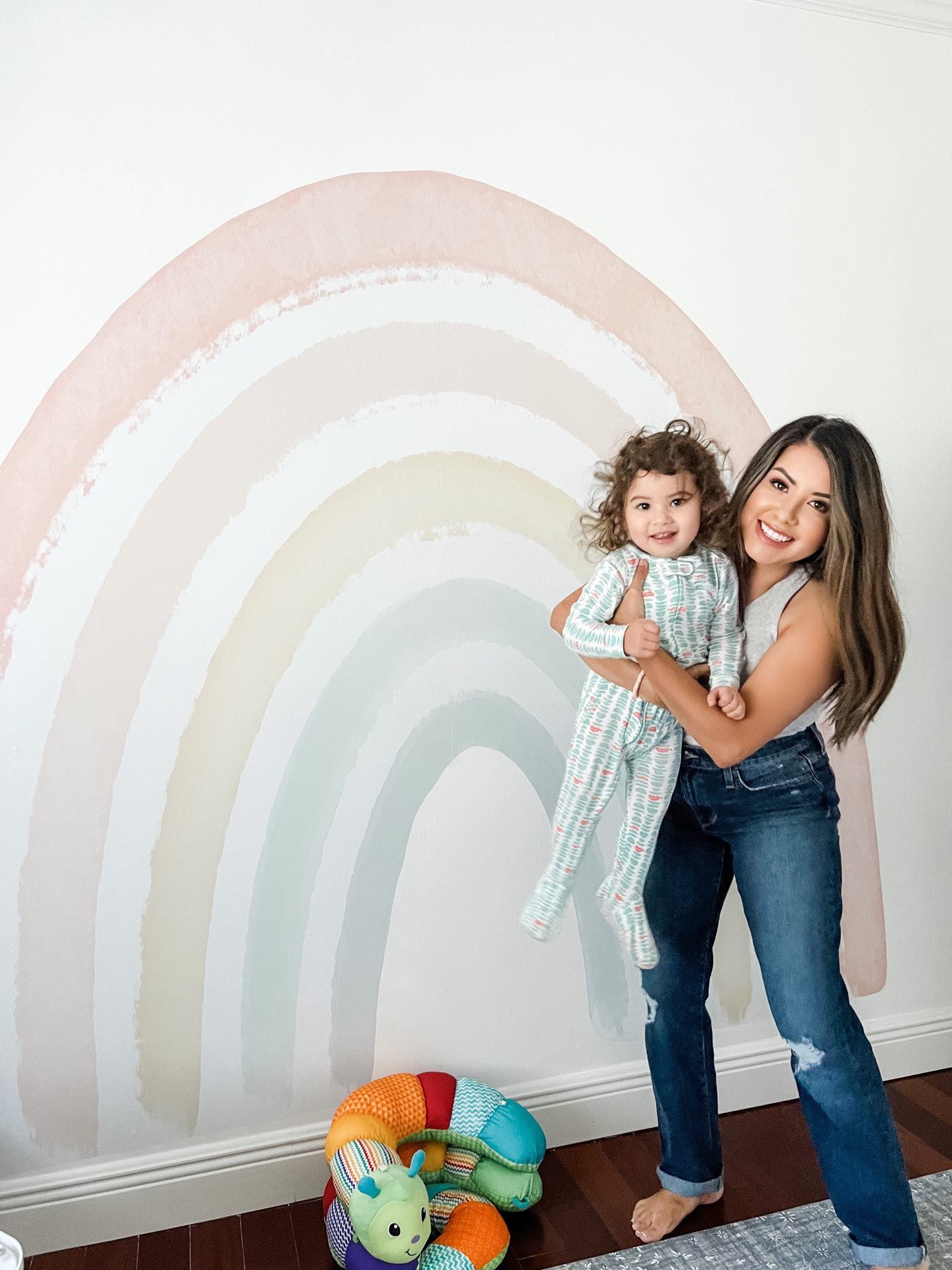 I absolutely love this rainbow decal I found on Etsy.  It’s a perfect addition to our play room.


#LTKkids #LTKhome #LTKbaby