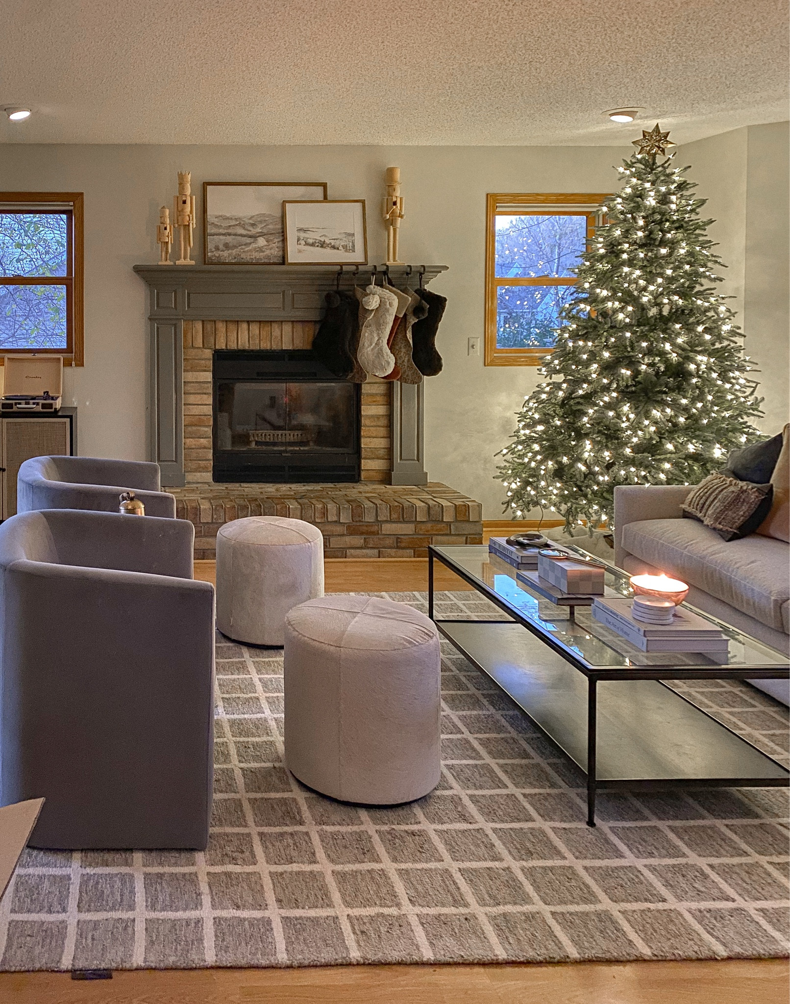 Arhaus Kipton sofa is 30% off this weekend! Runnnnn 🏃‍♀️🏃‍♀️🏃‍♀️



#LTKSaleAlert #LTKHome #LTKHoliday