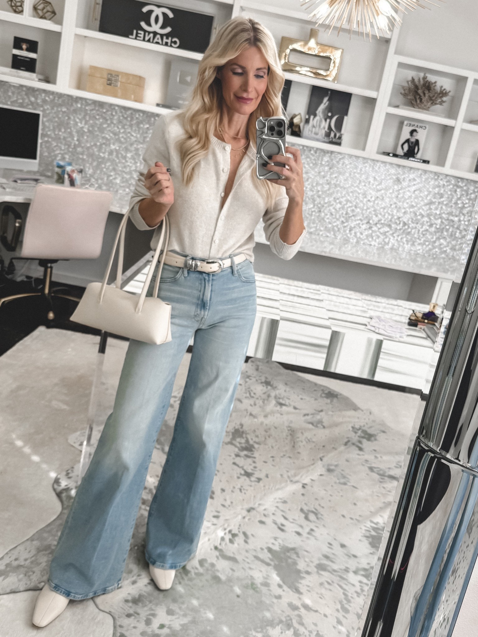 These might just be the most flattering jeans I’ve ever put on. 🤍
Meet my favorite Mother wide-leg jeans in this new light wash—and trust me, they’re already a winner.

The darker blue and black versions were both top sellers on So Heather in 2025, and for good reason. They’re high-waisted, insanely slimming, with a wide-leg silhouette that makes your legs look long and lean. Just the right amount of stretch so they hug your curves in all the right places while still being incredibly comfortable.

This light wash is going to be perfect for spring and summer—so good with all the lighter, brighter colors. Comfortable and slimming (yes, both). Highly recommend. ✨

For reference:
• I’m wearing a size 24 in the jeans
• XS in the super soft cardigan 



#LTKootd #LTKgrwm #LTKOver40