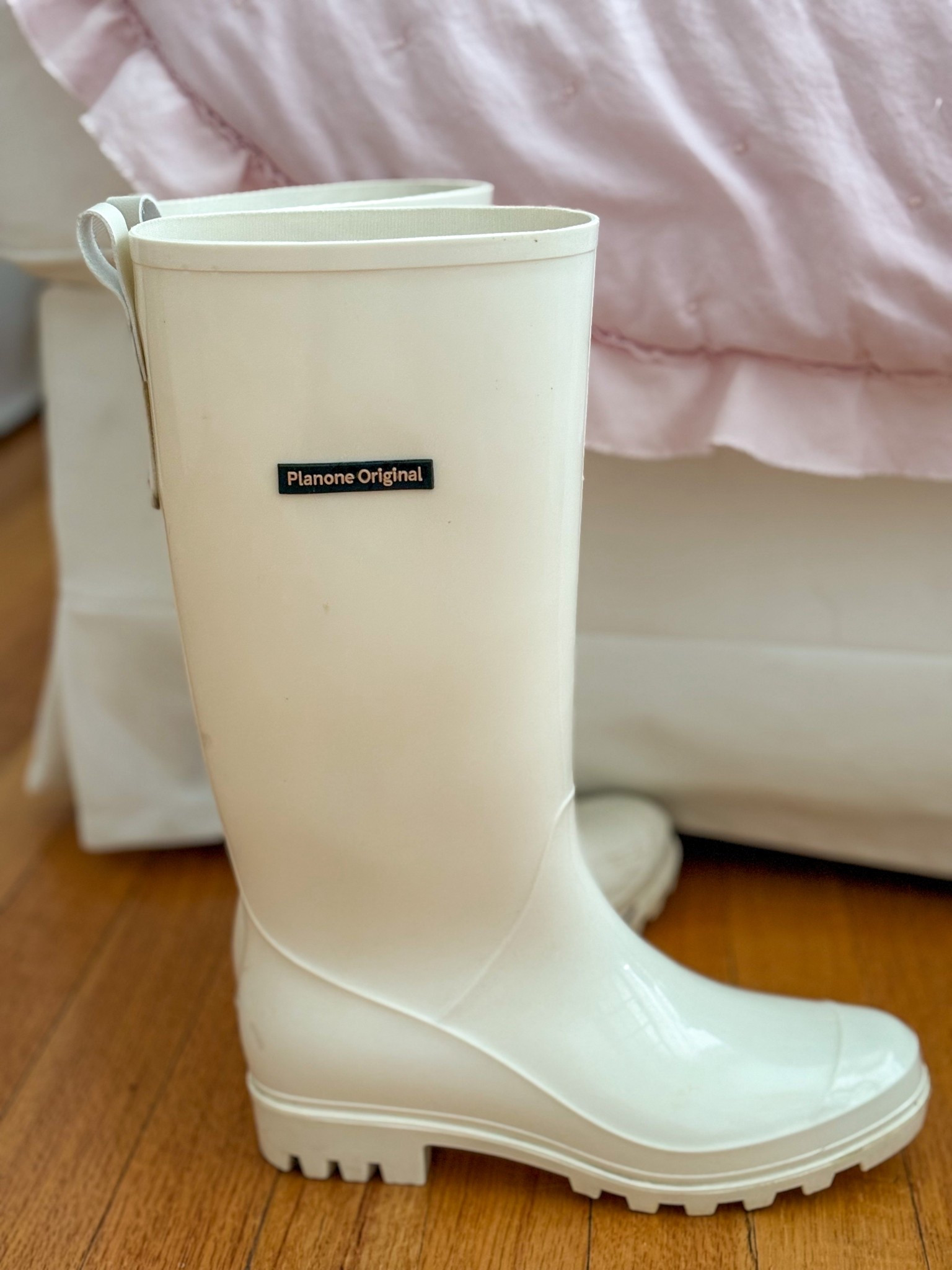 Women’s white rain boots for fall! Super affordable and comfy! 

#LTKShoeCrush #LTKFindsUnder50 #LTKSeasonal