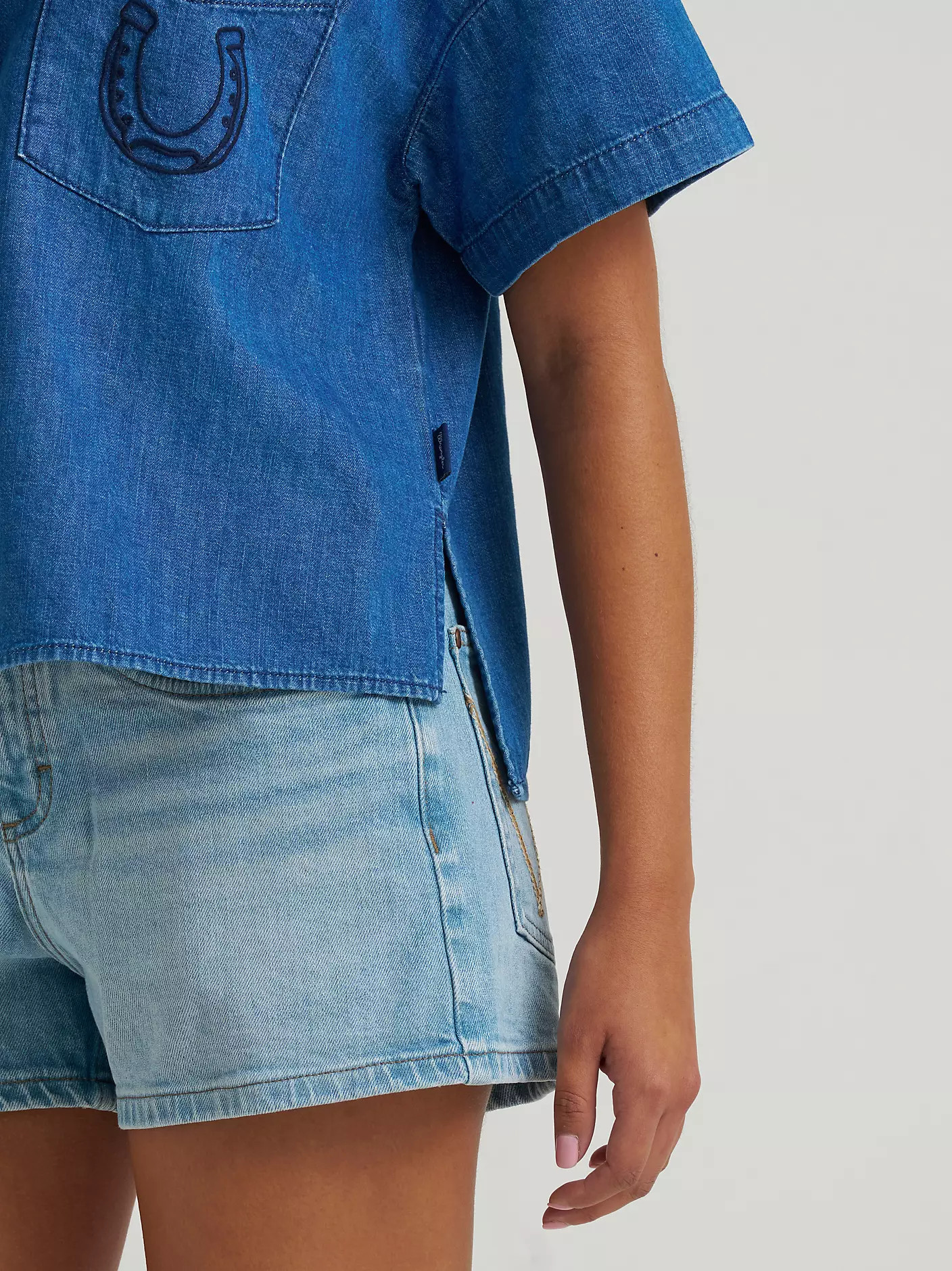 Women's Embroidered Denim Camp Shirt | Wrangler