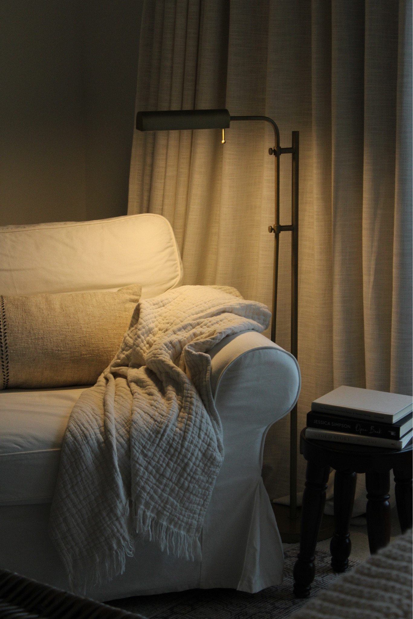 Reading corner in master bedroom 💗

#LTKHome #LTKU