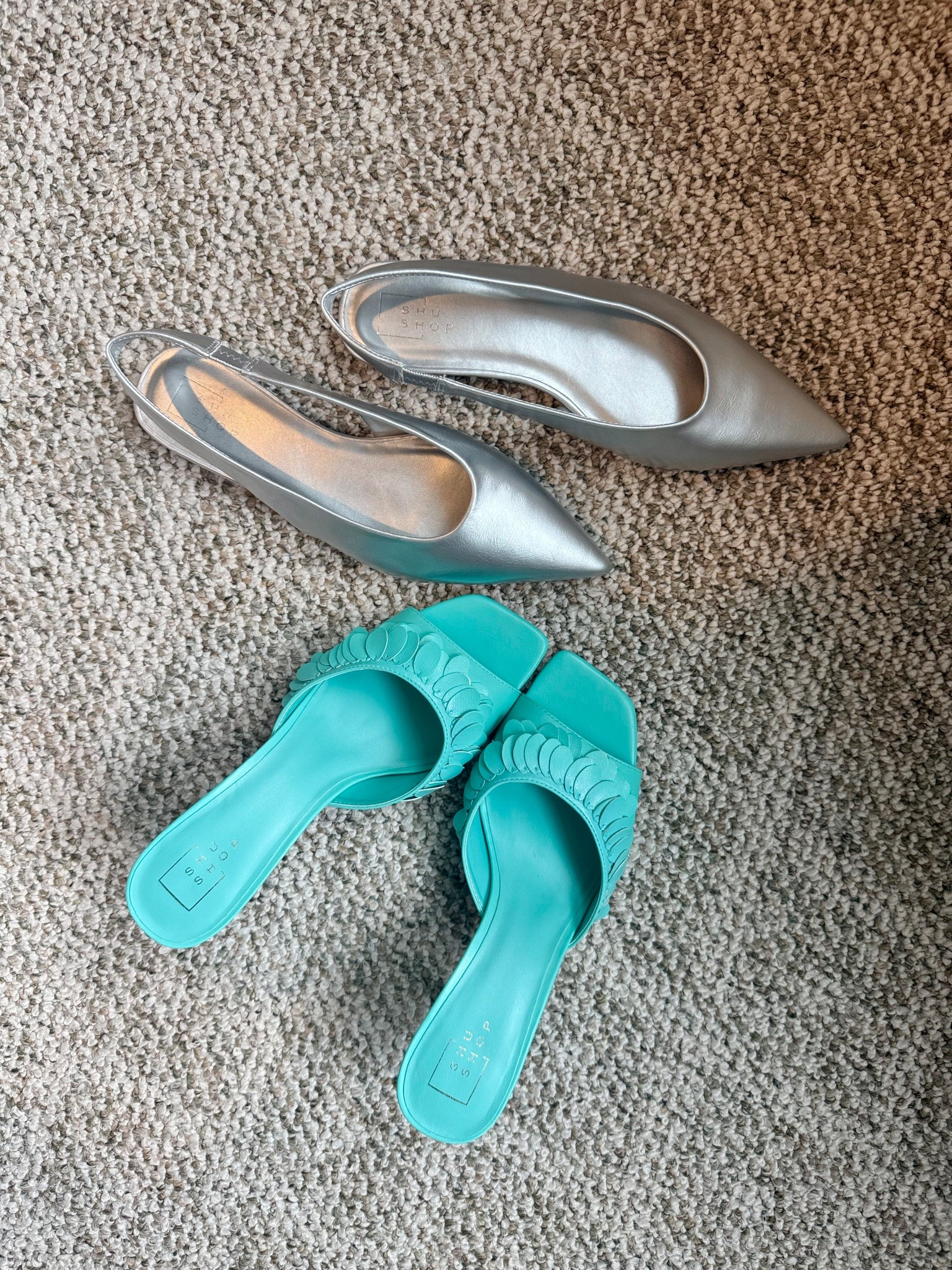New favorite Summer soles

#SHUSHOP #myshushop #shushopsneakers
#ConfidentSteps #StyleHasNoAgeLimit

Summer shoes
Summer heels
Fun heels
Fringe heels
Colorful shoes
Cool shoes
Silver shoes
Silver flats
Pointed toe shoes