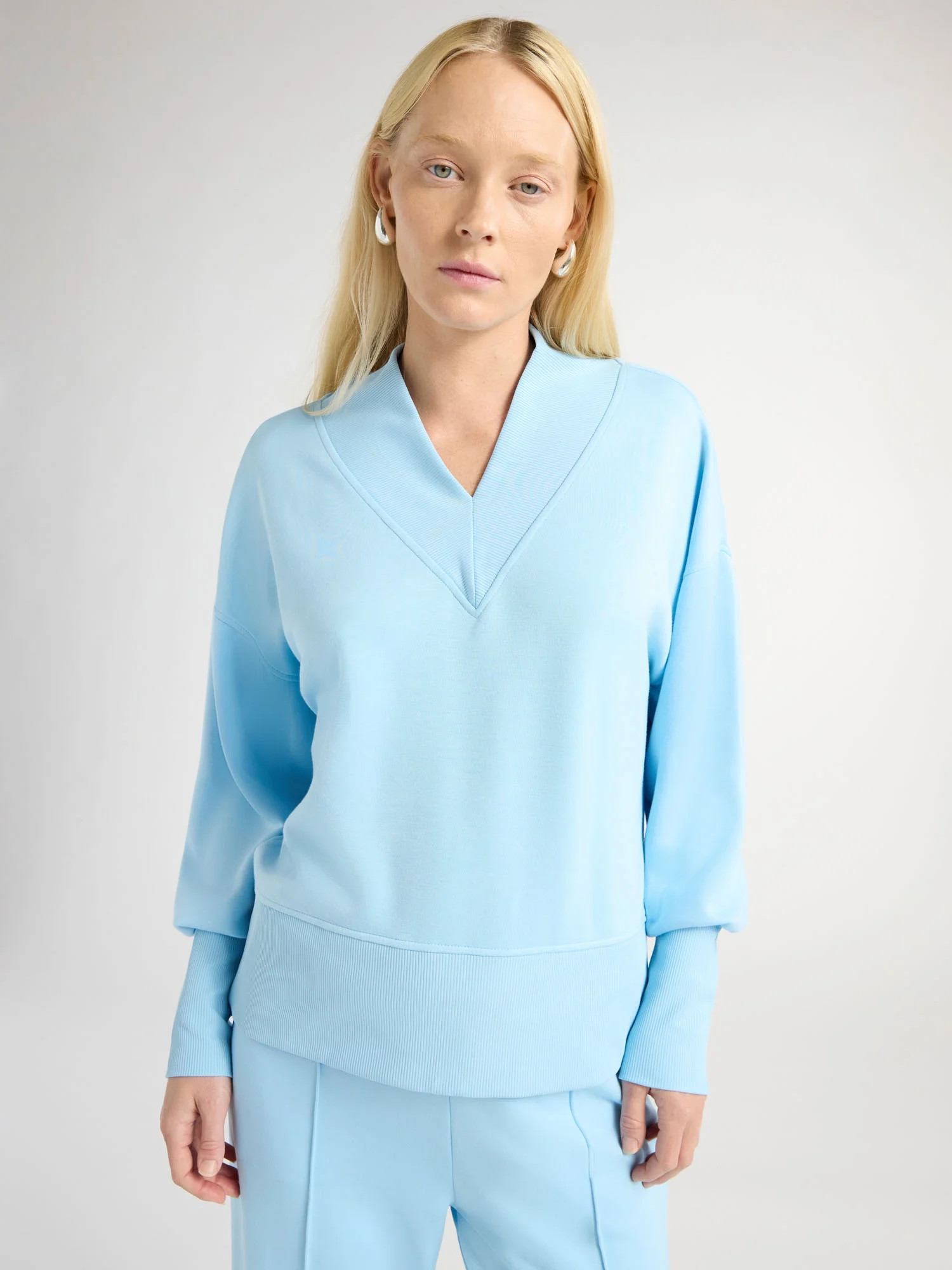 Scoop Women's and Women's Plus Ultimate ScubaKnit V-Neck Sweatshirt, Sizes XS-4X - Walmart.com | Walmart (US)