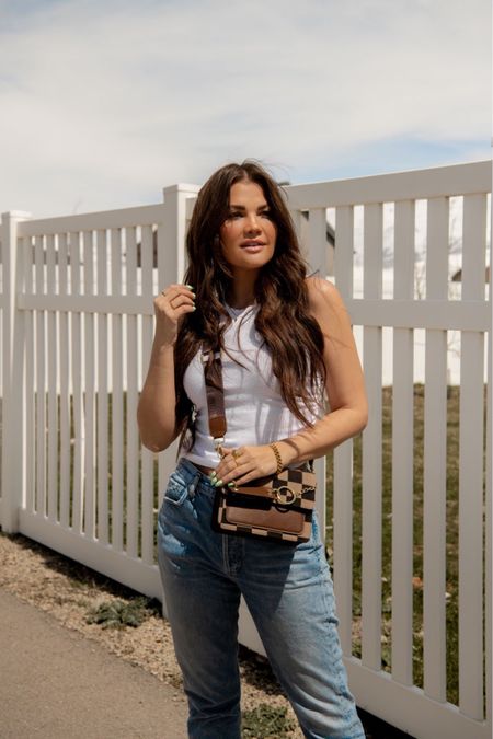 Simple white tank & denim

Bag: Ivy & Taylor on IG



#LTKstyletip