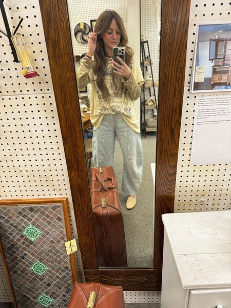 Cozy antiquing outfit 🖼️🪞🪴
