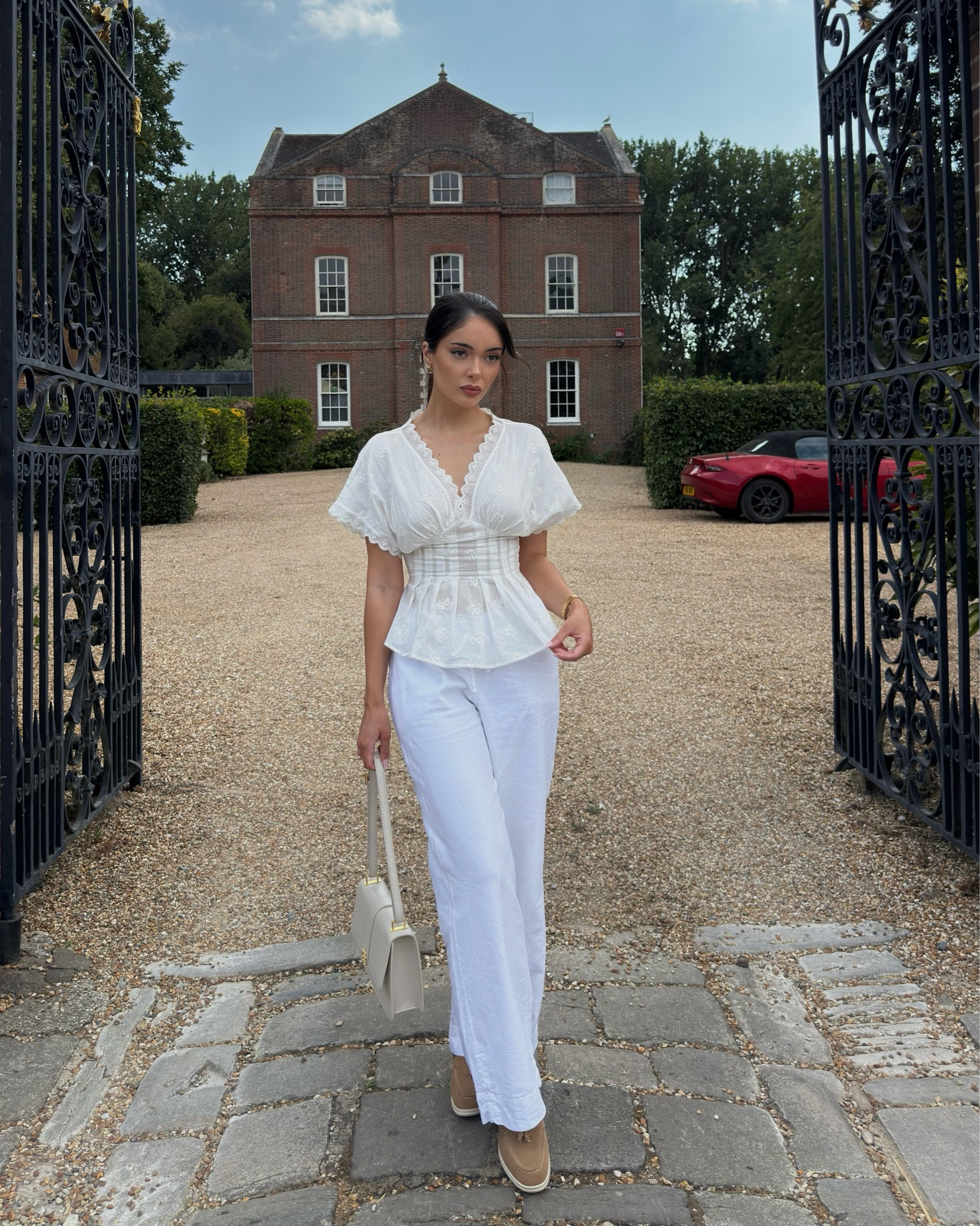 Countryside summer chic

#allwhiteoutfit #countryside #countrysideoutfit #linentrousers #womenslinentrousers #comfytrousers #abercrombie #abercrombieandfitch

#LTKsummer #LTKmodest #LTKstyletip