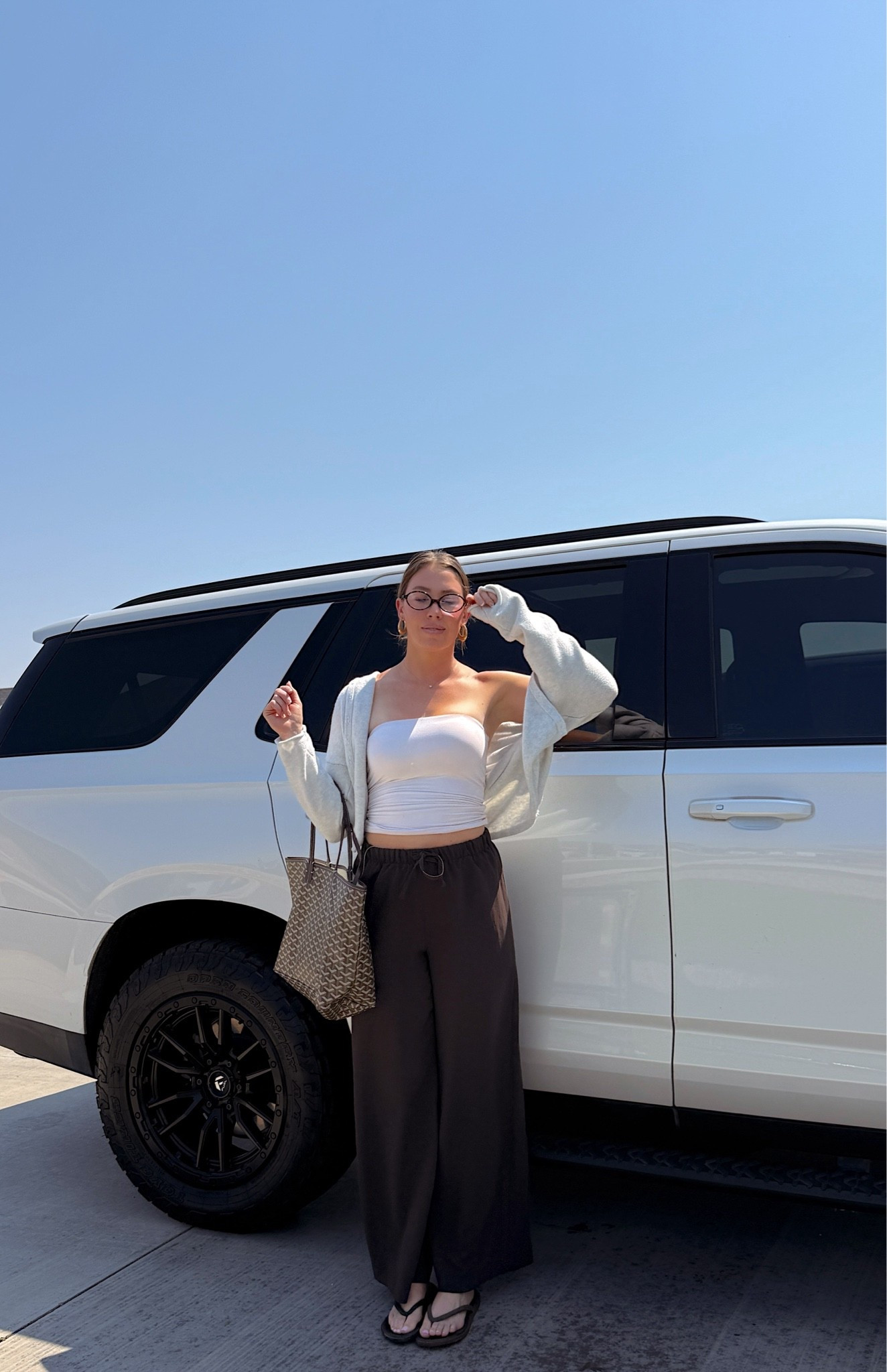 My number one top selling and easily most recommended pair of pants for fall! I’m wearing a medium tall in pants, small in tube top + large in cardigan