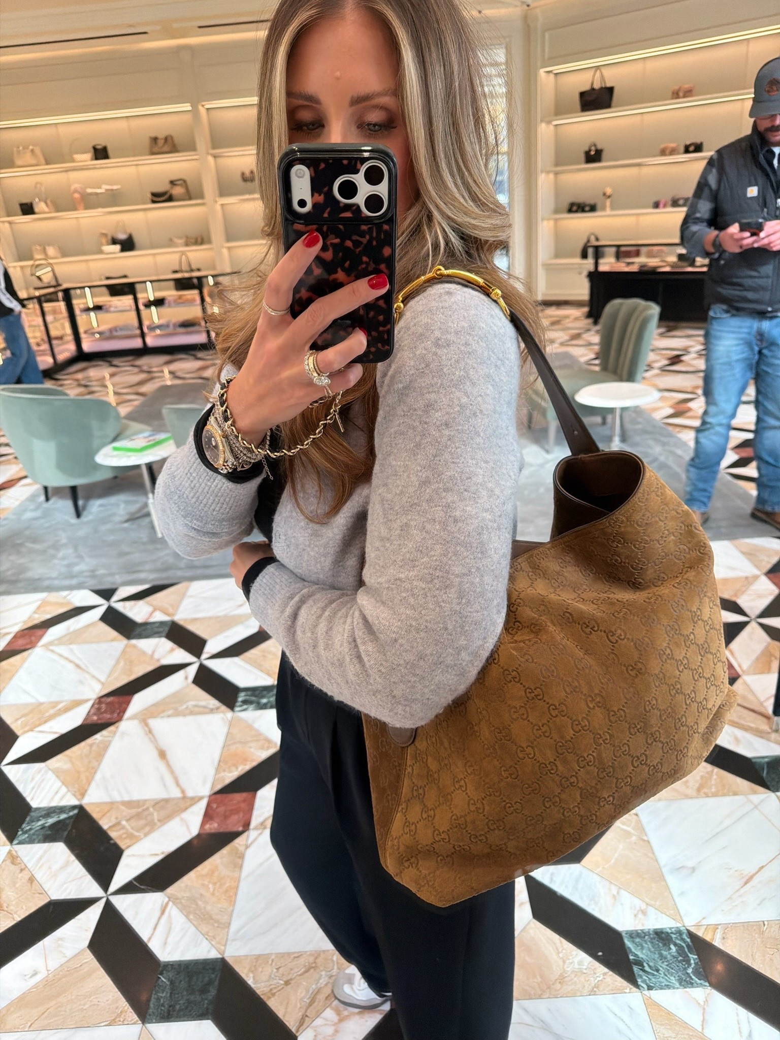 Large suede tote bag, it fits it all and so stylish ✨

Handbag, suede bag, crossbody bag, fall bag, themominstyle



#LTKItBag #LTKGiftGuide #LTKStyleTip