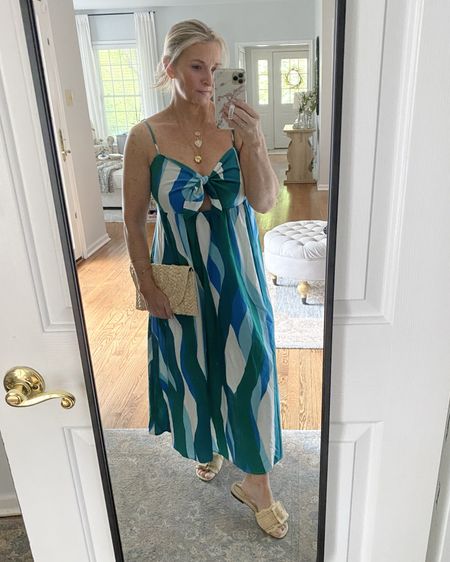 It’s summer dress season! The weather in the northeast is finally cooperating this week and I’m excited to wear some of my favorite dresses. I live in them all summer. What’s easier than a 1 and done outfit 😉

I linked some of my favorite finds for you. Are you a summer dress lover like me?

#ltksummer

#LTKFindsUnder50