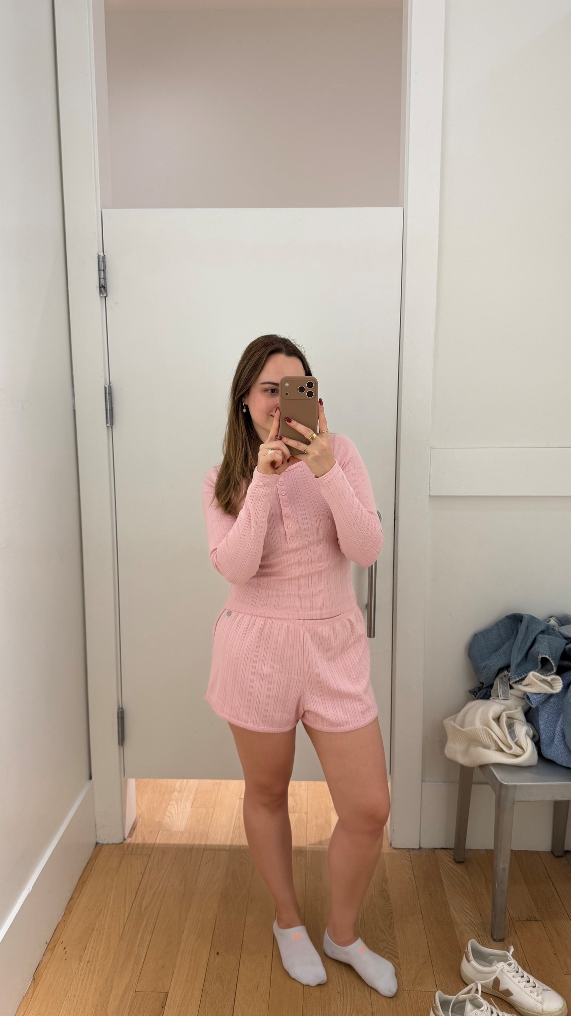 this set is part of the first drop of the summer fridays x gap collection and it’s perfect as a pajama set or just to chill and stay home! 

wearing S on the top and M on the shorts
