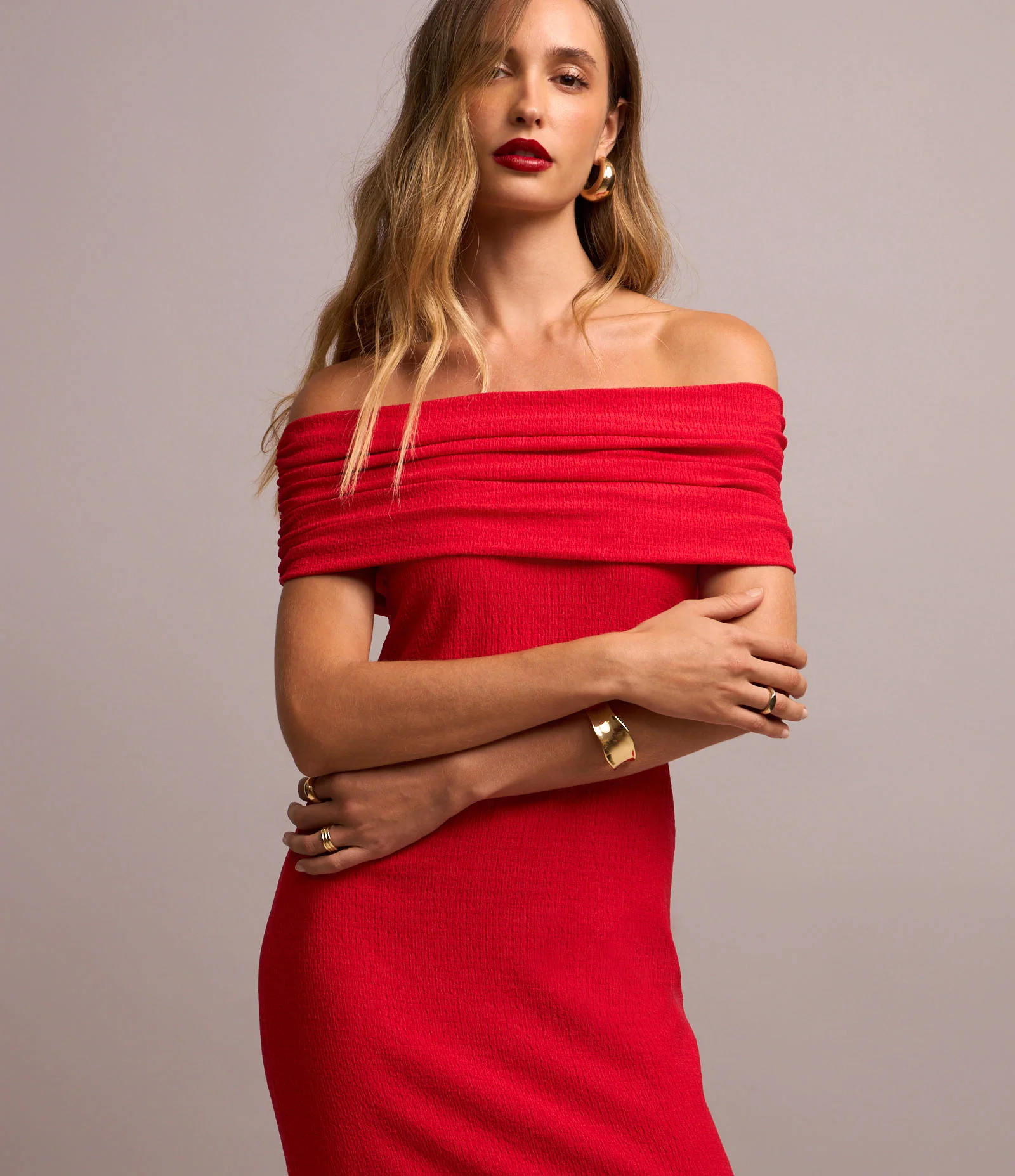 Vestido Midi Ombro a Ombro com Franzido Lateral e Decote Reto Vermelho - Lojas Renner | Renner (BR)