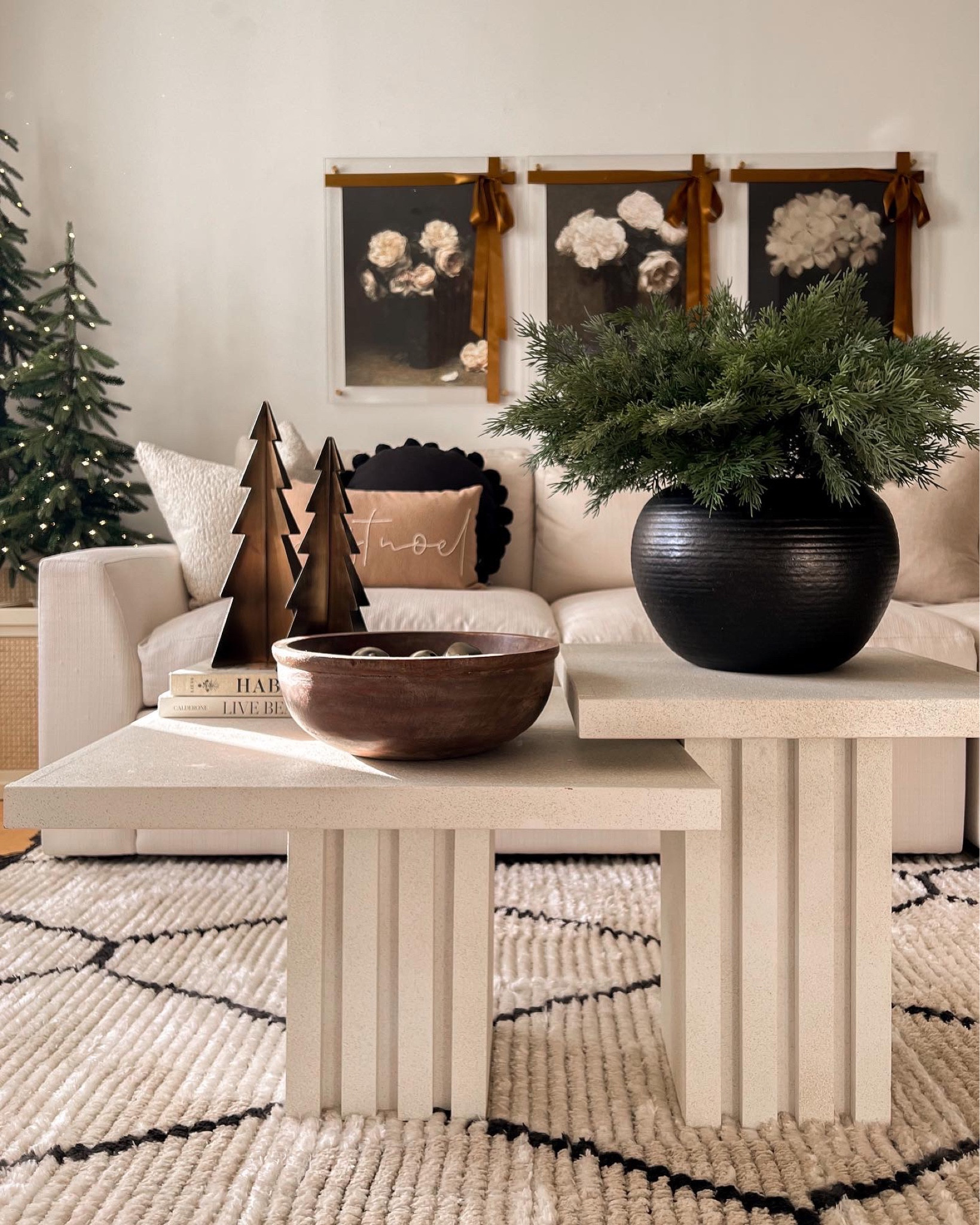 Christmas decor staples #christmastree #christmaswreath #christmasdecorations #christmasdecor #christmasgarland #holidaydecor

#LTKhome #LTKHoliday