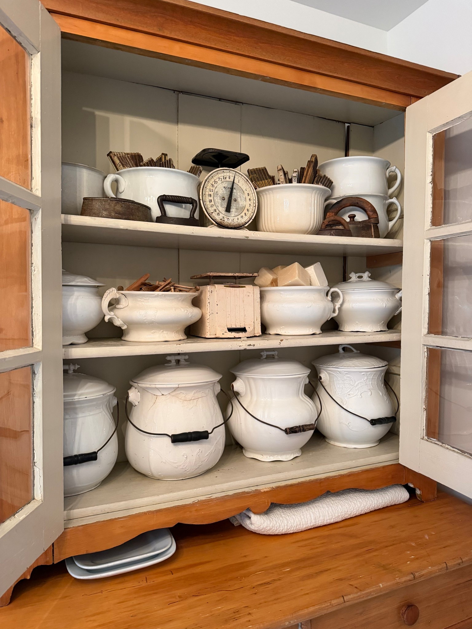 This is my collection of vintage chamber pots. This is one of my many collections that I have styled into my home decor. 

#LTKstorytime #LTKHome