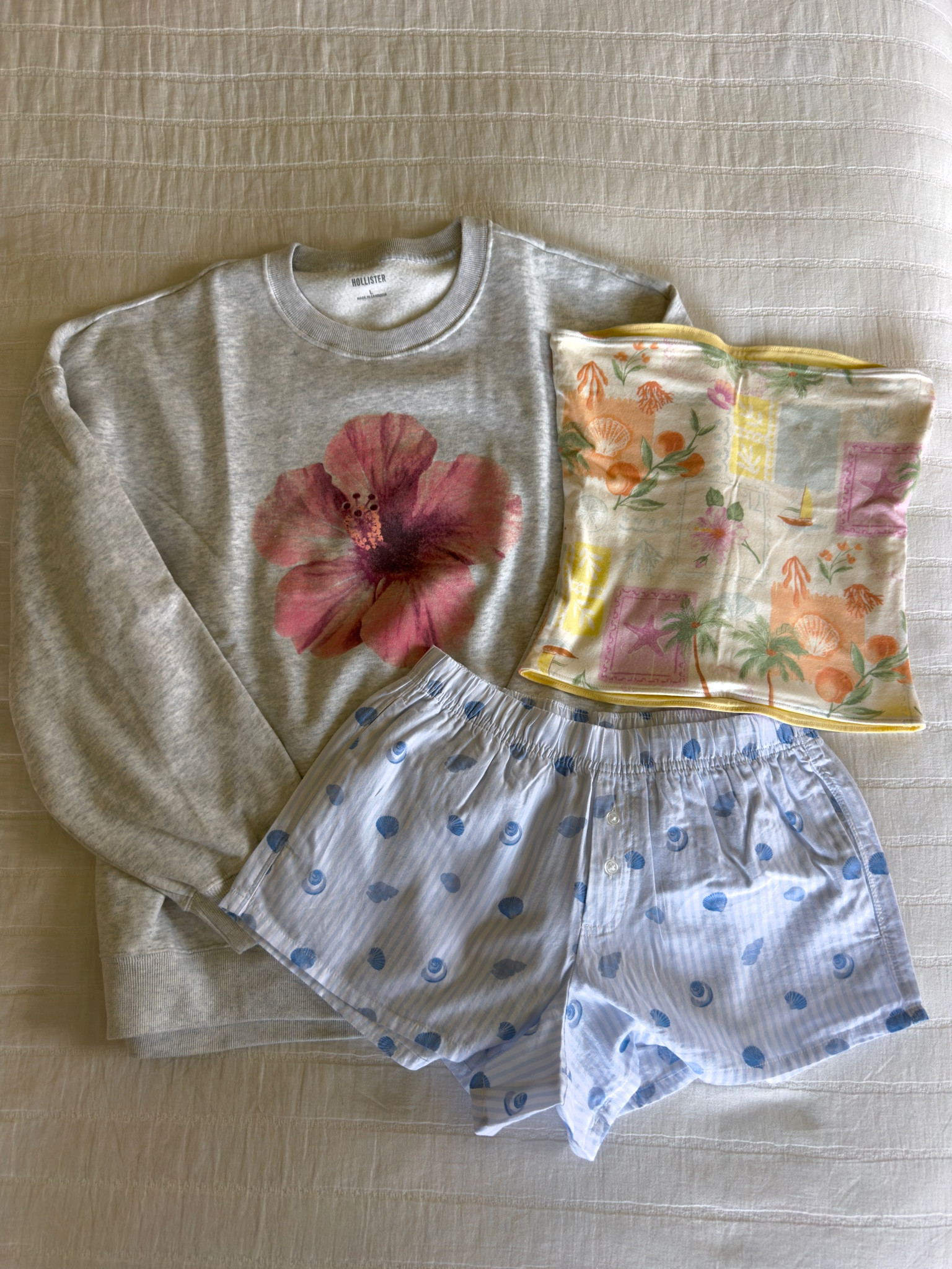 summer pieces from hollister #hollister #summersweatshirt #summershorts #tupetop #tropical #summerclothes 
