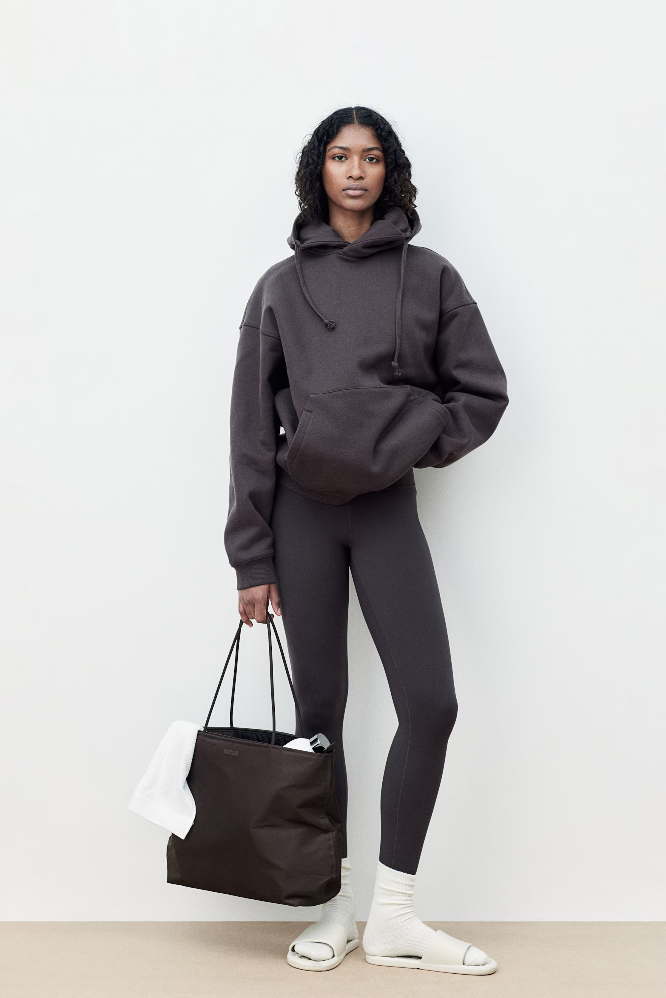 Gym bag - Dark brown - Ladies | H&M GB | H&M (UK, MY, IN, SG, PH, TW, HK)