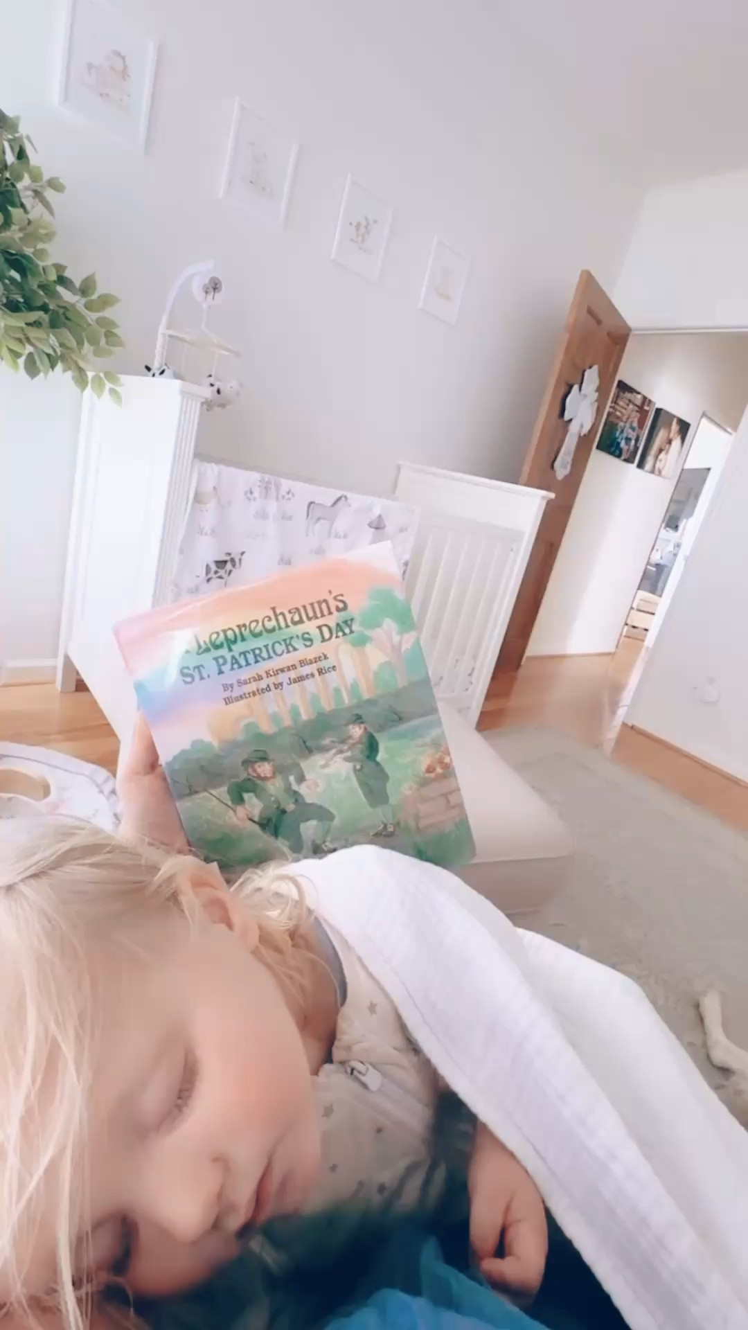 And a little St. Patrick’s 🍀 themed storytime 📚 before naptime 💤 - we sure do love March around here!! 💚