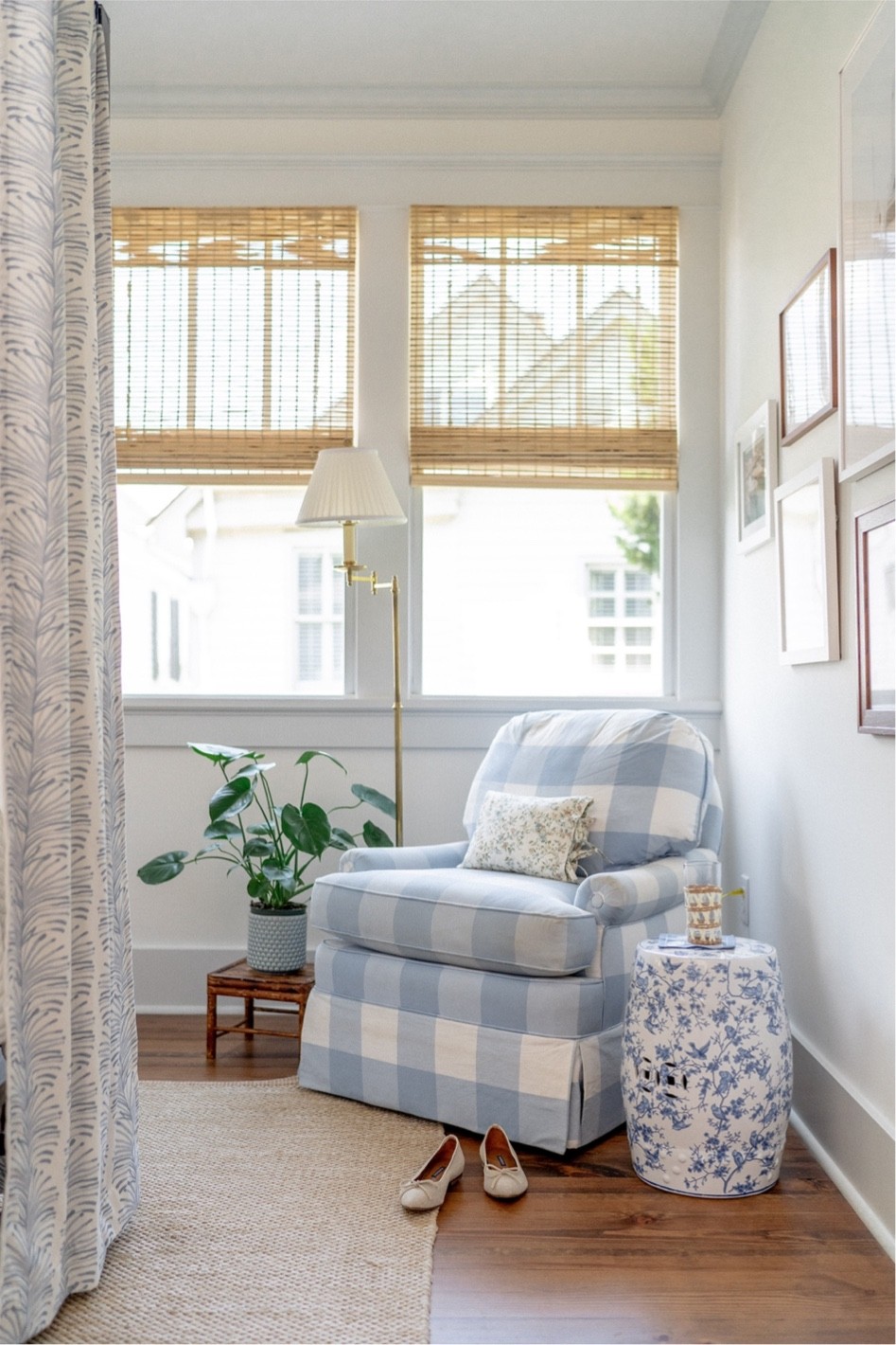 My cozy weekend corner 🤍💫 #LTKHome #blueandwhitedecor 