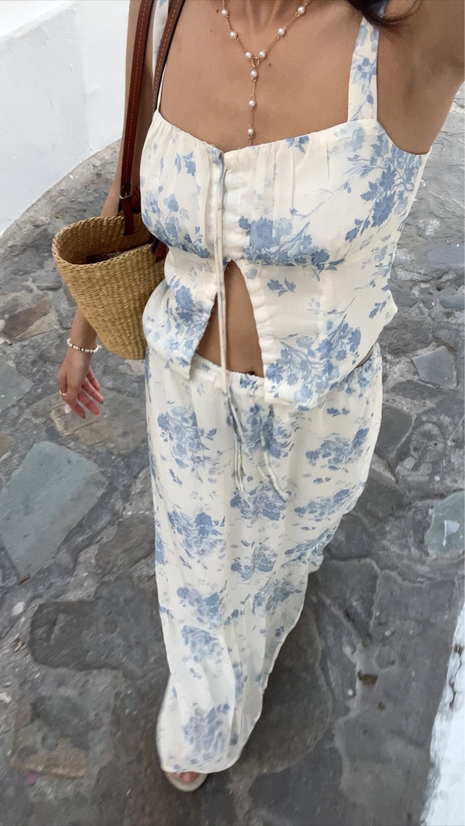 Princess Polly code: ANYA20

Floral maxi skirt set,  shoulder bag, teva white sandals, pearl chain necklace

#LTKFindsUnder100 #LTKSeasonal #LTKTravel