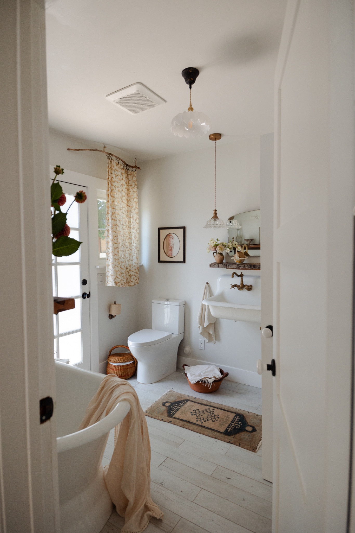 Shop Karen Emile’s bathroom! #LTKhome