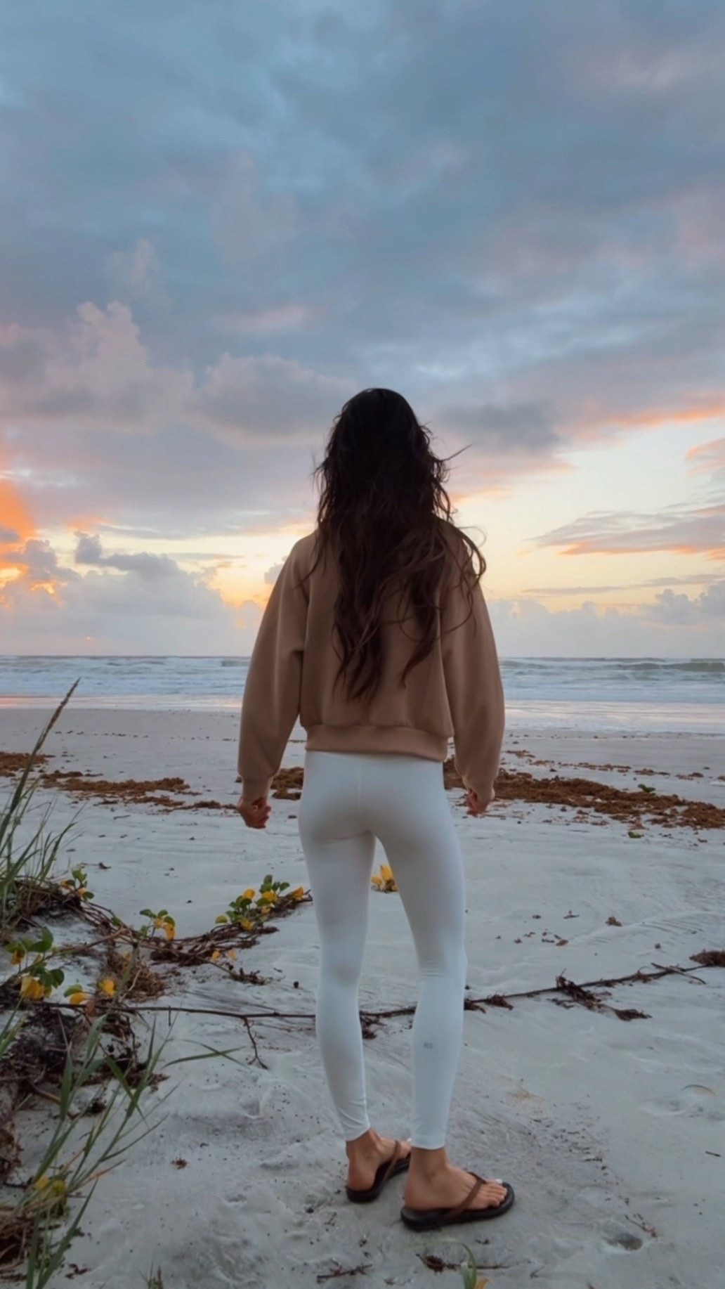 Sunrise therapy in leggings and flip flops… proof you don’t need perfection to reset your whole mindset. There’s something about the quiet before the world wakes up that grounds me, refocuses me, and reminds me to keep choosing intention over chaos.

New day. New energy. Same goals.

Wearing XS

#SunriseSession
#MorningReset
#NicoleColeeStyle
#BeachLife
#WellnessLifestyle



#LTKdayinmylife #LTKfitnessgoals #LTKActive