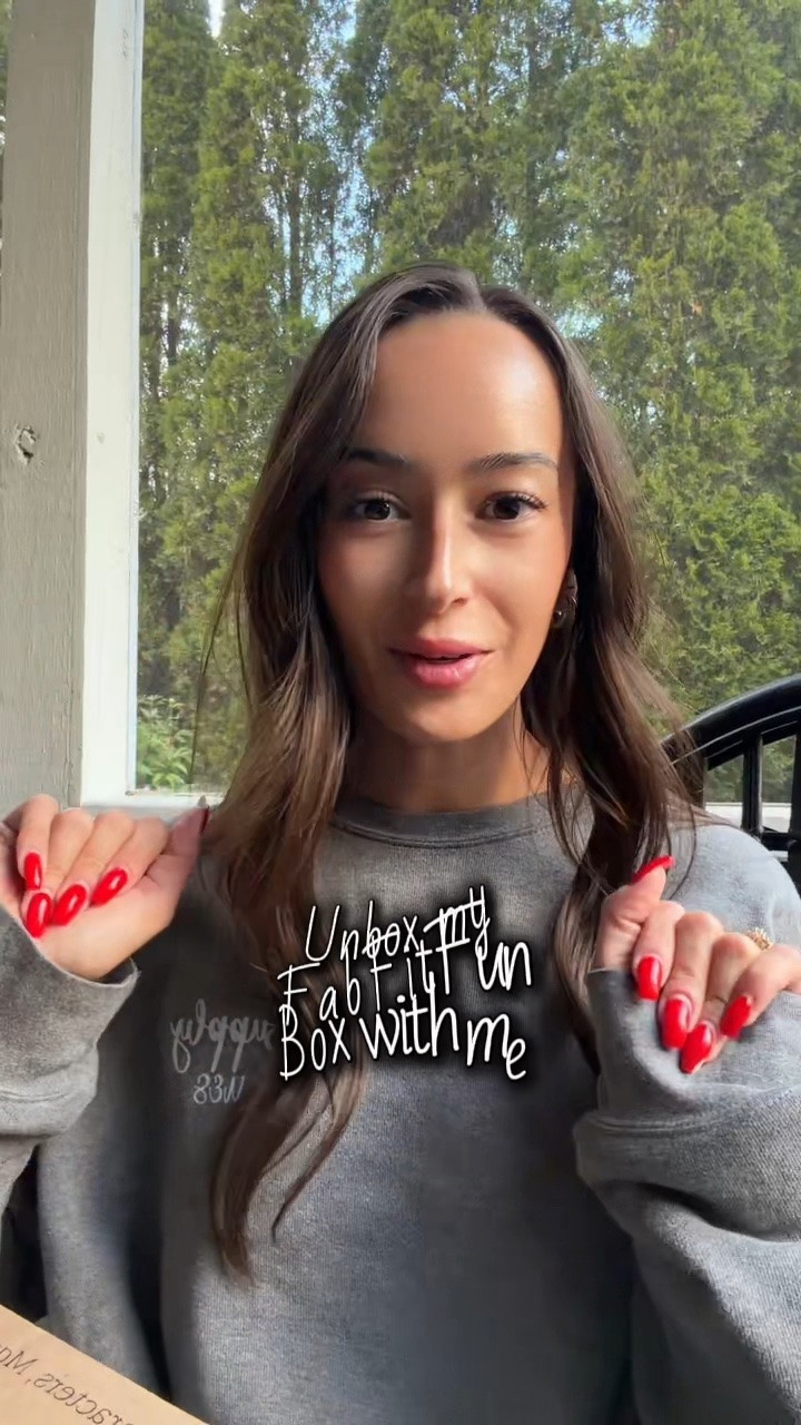 Unboxing my Summer @FabFitFun! ✨📦
There’s nothing better than a little surprise in the mail! I’m honestly so impressed with the variety in this season’s box. From acne-safe skincare to the chicest home hosting essentials, it’s like a total lifestyle reset.
The Standouts:
 One/Size SPF 28 Setting Spray: A summer absolute must-have! ☀️
 Topicals Clearly Mist: Saving this for my skin’s next SOS moment.
 Anna New York Cheese Set: How stunning is that quartz detail?! 🕊️
 LED Scalp Therapy: I’m so curious to see the results from this!
I’ve linked my top picks from the box (and my cozy unboxing sweatshirt!) in my bio. 🤍
#FabFitFun #Unboxing #SelfCareRoutine #SkincareHaul #HomeDecor #HostessGifts #OneSizeBeauty #Topicals #LEDTherapy #BeautyUnboxing #InstaBeauty

#LTKselfcare #LTKBeauty #LTKHome