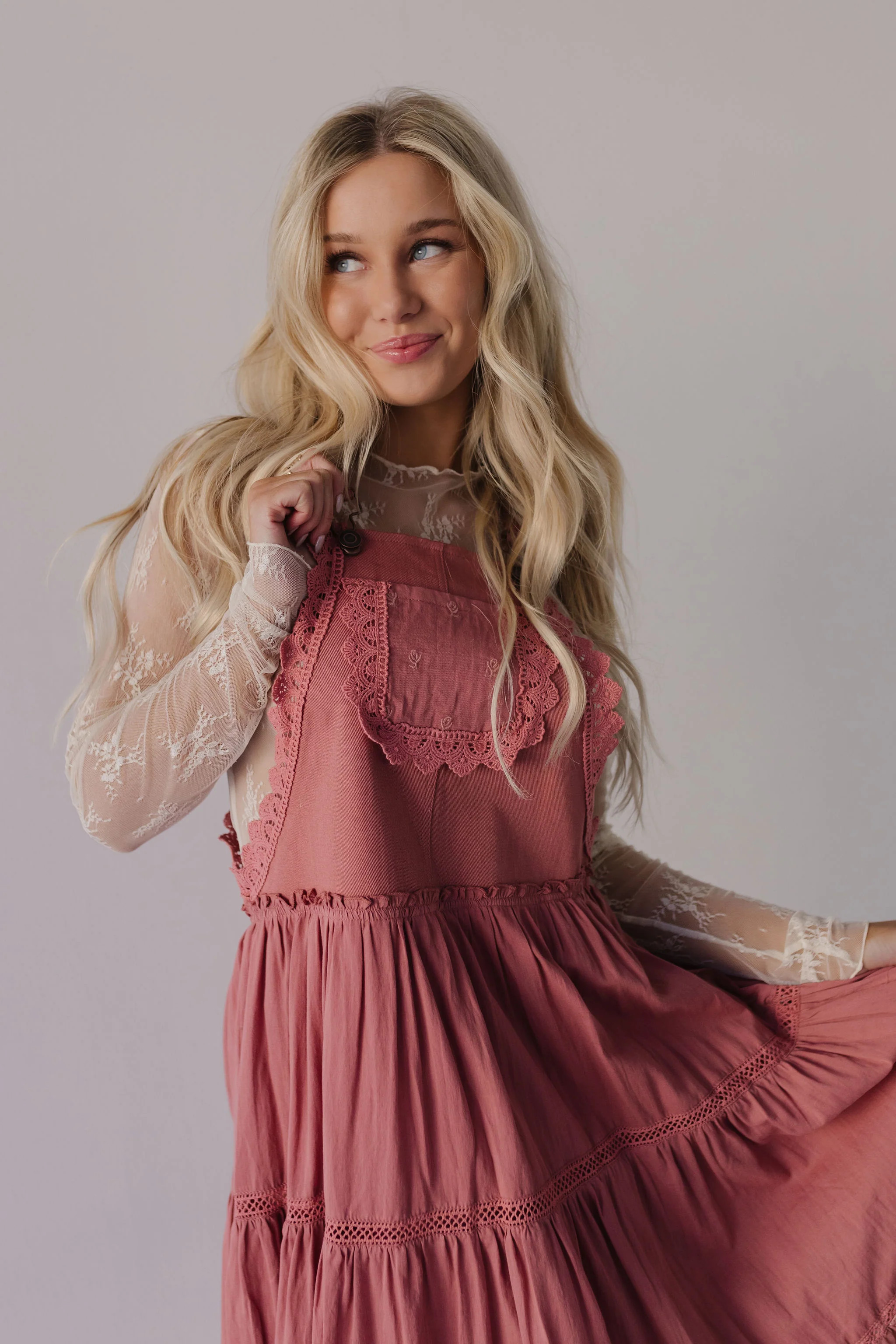 THE EMILIE LACE SKIRTALL IN ROSE | Pink Desert