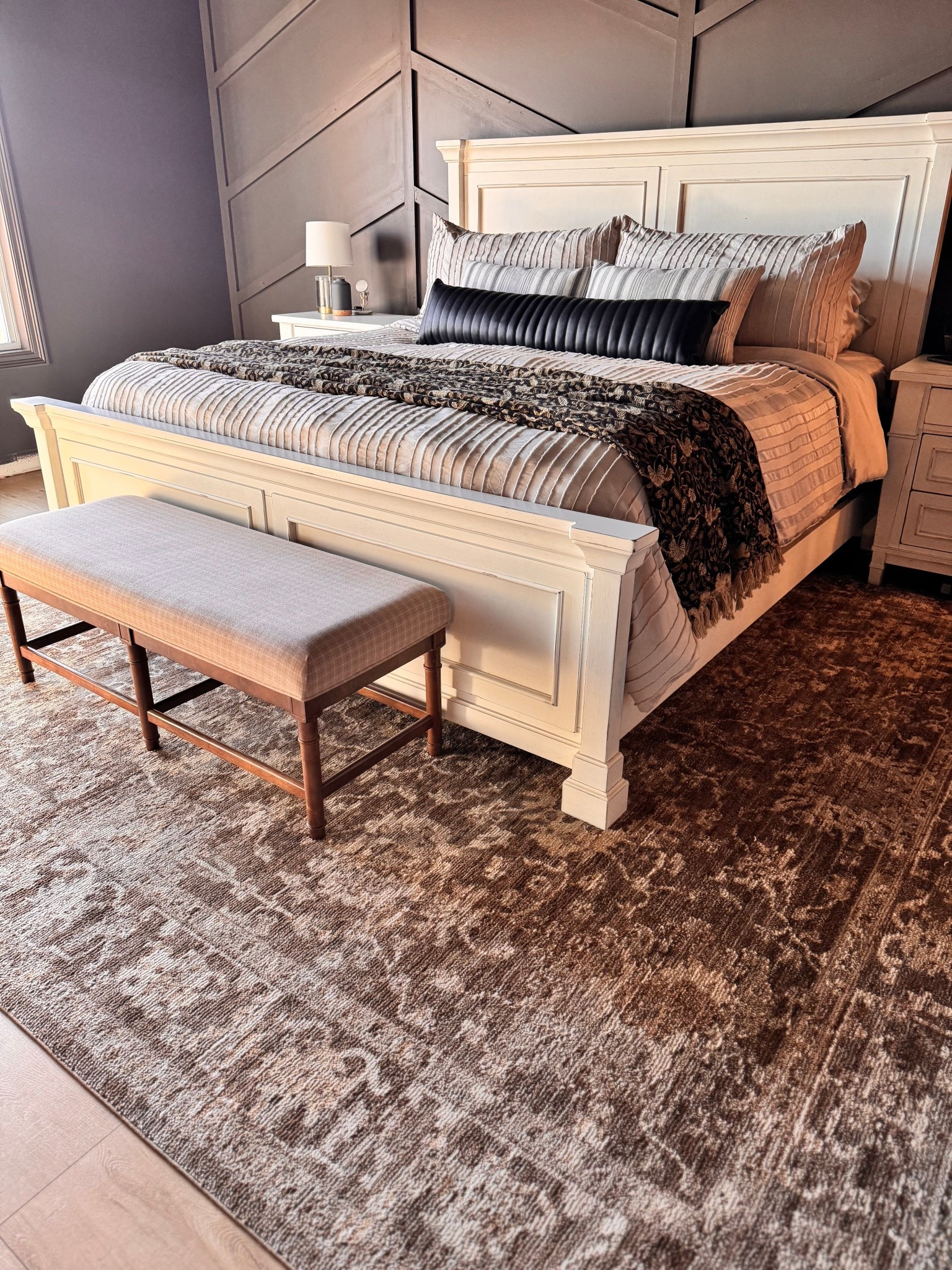My favorite rug is nearly 50% off for Black Friday! 

This one is 9x12 under a King Bed.

#LTKSeasonal #LTKHoliday #LTKHome