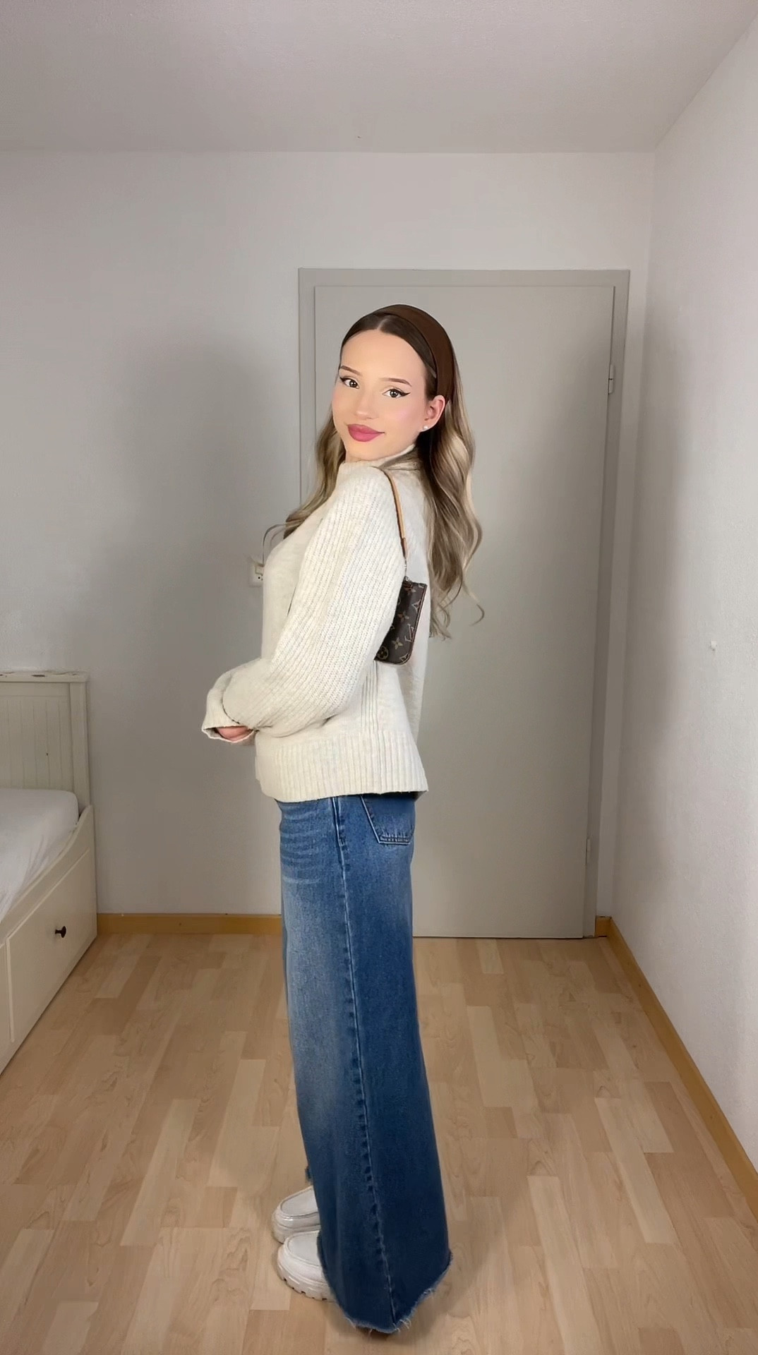 Cozy and casual outfit perfect for everyday wear. Featuring an oversized cream knit sweater paired with wide-leg blue jeans for a relaxed yet stylish look. Completed with chunky white sneakers for an effortlessly cool and modern vibe.

#CasualOutfit #CozyStyle #EverydayFashion #MinimalLook #RelaxedStyle #EffortlessOutfit #StreetStyleInspo #WideLegJeans #WinterOutfit #LTKStylist #LTKCasual #LTKComfy #LTKNeutral