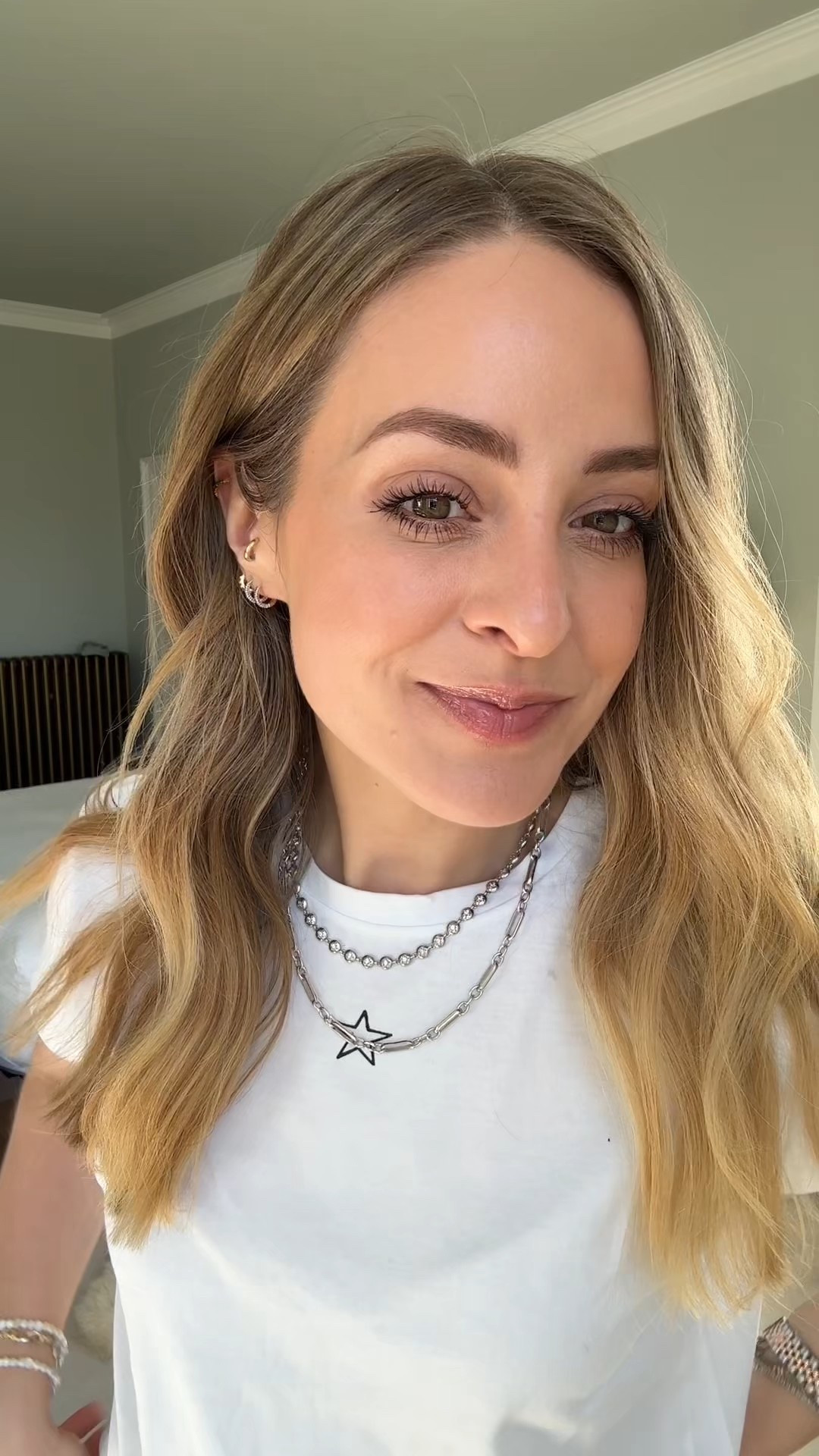 GRWM - 5 minute favourites edition…

Using
❤️ @Yepoda The Dewy Day foundation in N3N
🩷@CollectionCosmetics_UK Serum Concealer in 3
💜@bareMinerals Blonzer in Kiss of Rose 
💙@RareBeauty Brow Pencil in Cool Brown
💚@ArmaniBeauty Vertigo Lift Mascara (just wow!)
💛@MaxFactor Lip Enhancer in Pink Matcha 

P.S When I saw this song was trending, I had to use it cos it’s such a throwback - just had to look it up and yes, I was 17 when it came out… it turns 20 next year 😱😂 Time flies when you’re having fun!
.
#grwm #makeup #whatsinmymakeupbag #5minmakeup #quickmakeup