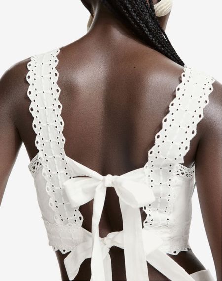 White lace tie detail crop top 

#LTKfindsunder50 #LTKSeasonal #LTKstyletip