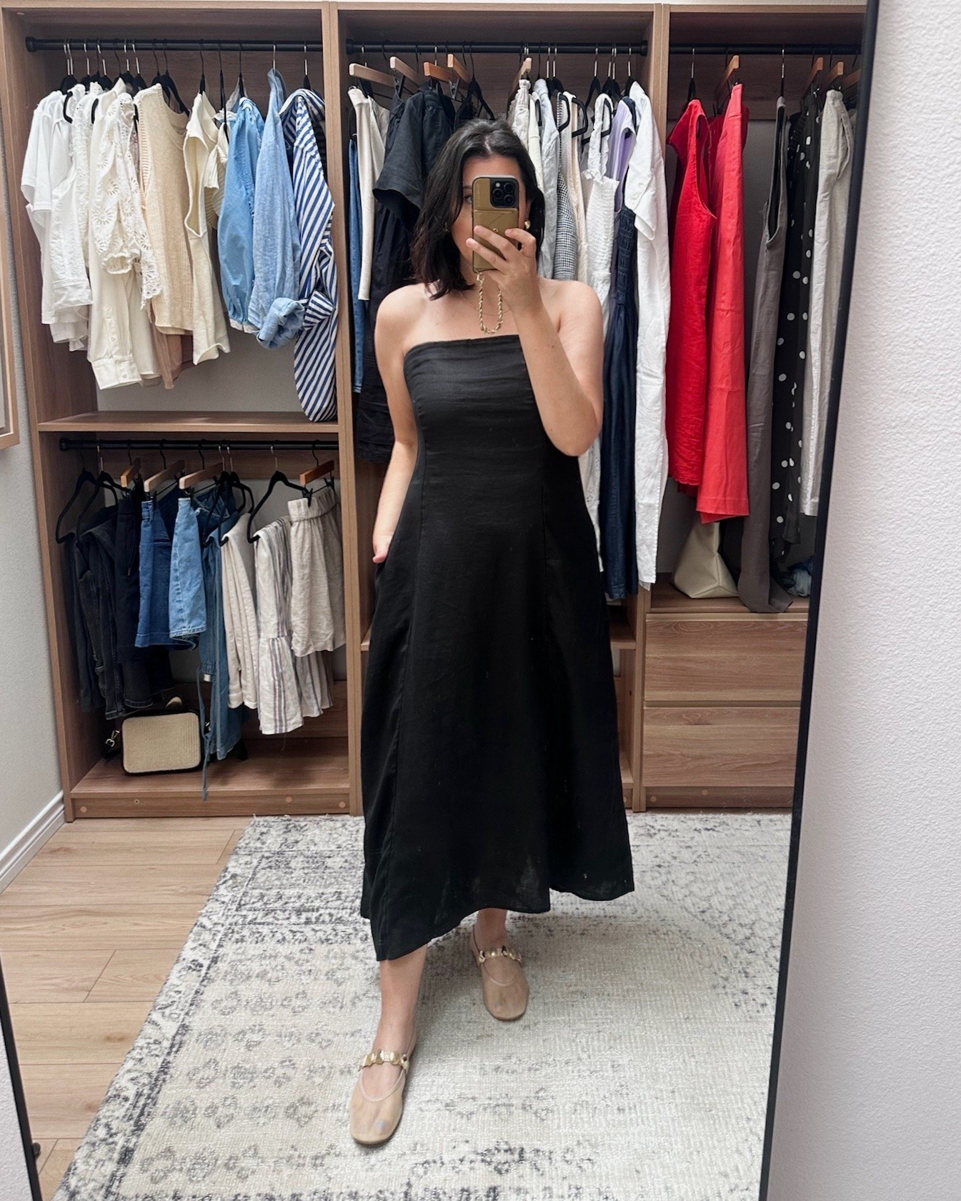 This 100% linen dress is beautiful for summer. It does run big!! this runs big especially in the top which is a big surprise. I’m fine in the large but it’s loose, so if you don’t have big ones go down a size. Would be gorgeous in vacation or a summer wedding! @Quince